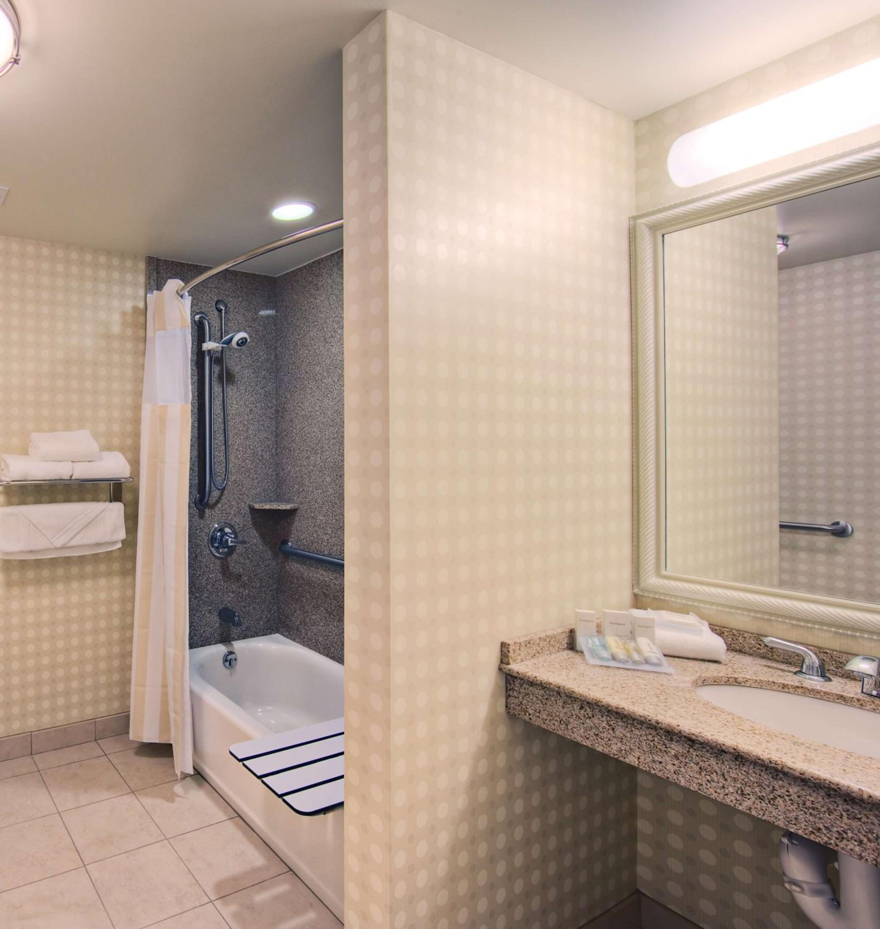 Junior Suite with Two Queen Beds - Photo 3