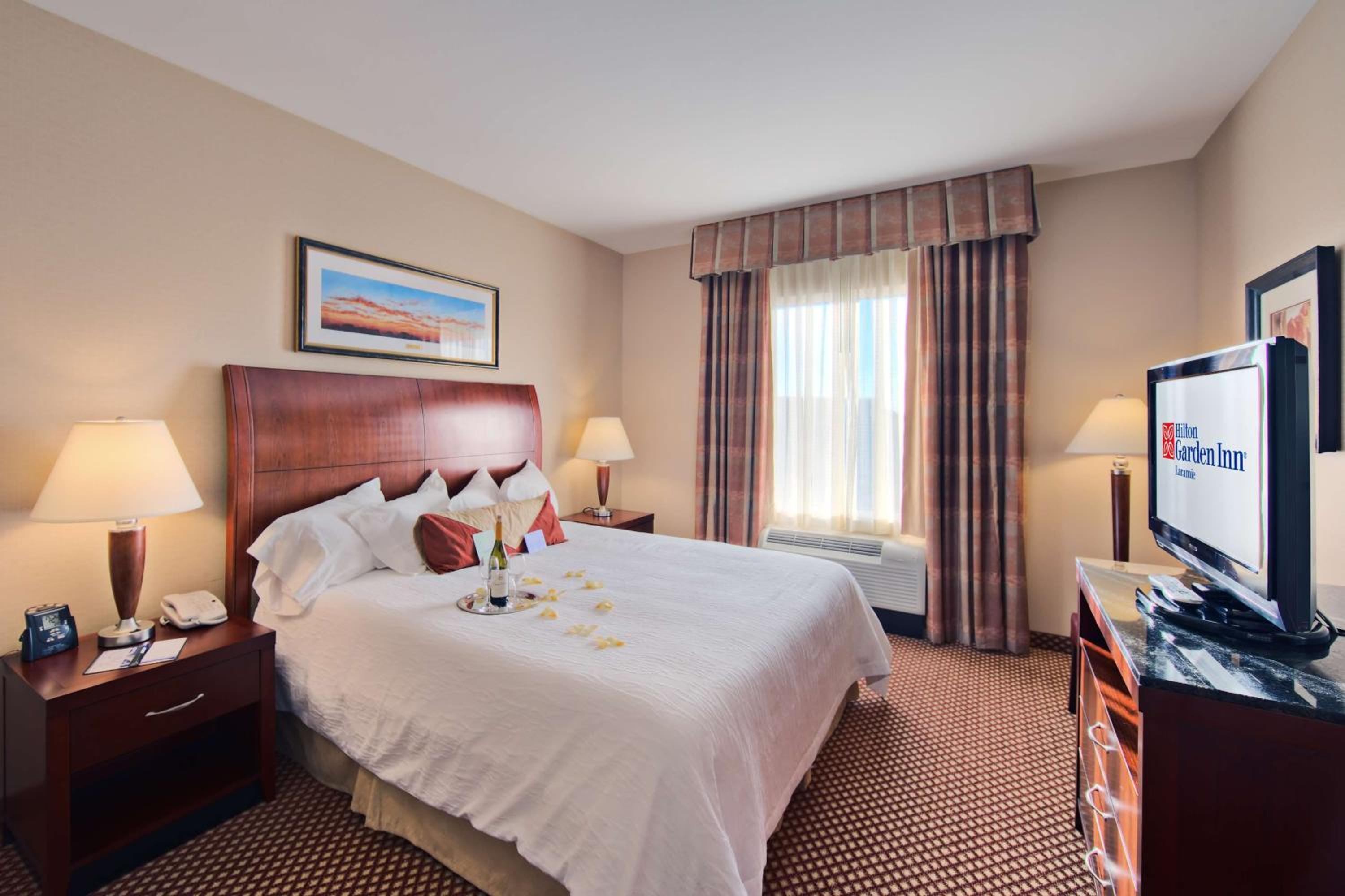 King Room with Whirlpool - Photo 4