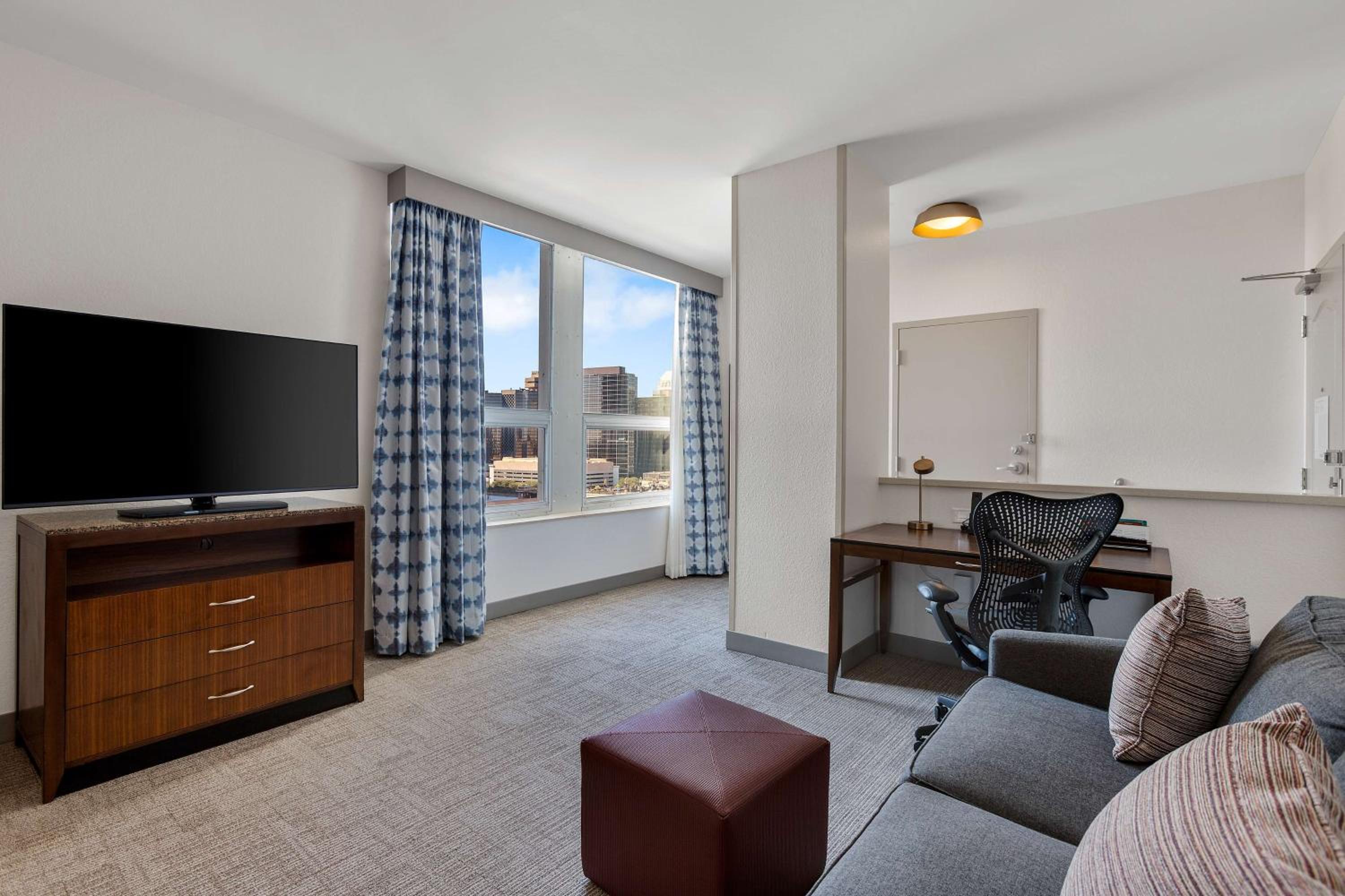 One-Bedroom King Suite with Sofa Bed - Photo 3