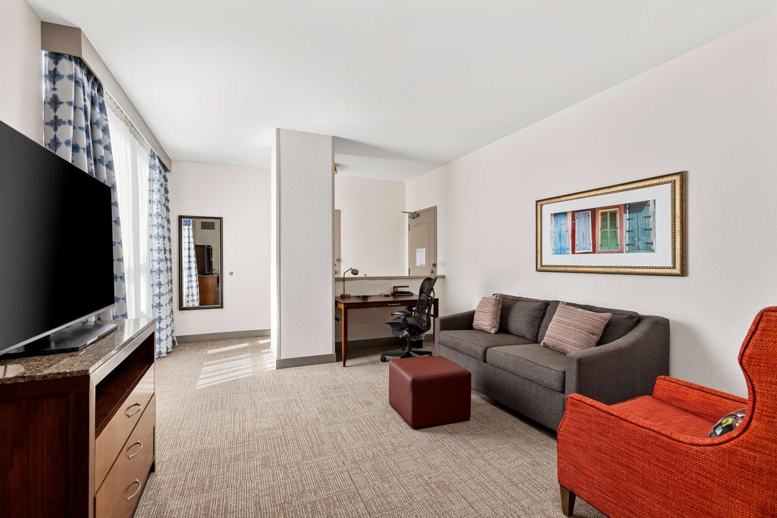 One-Bedroom King Suite with Sofa Bed - Photo 4