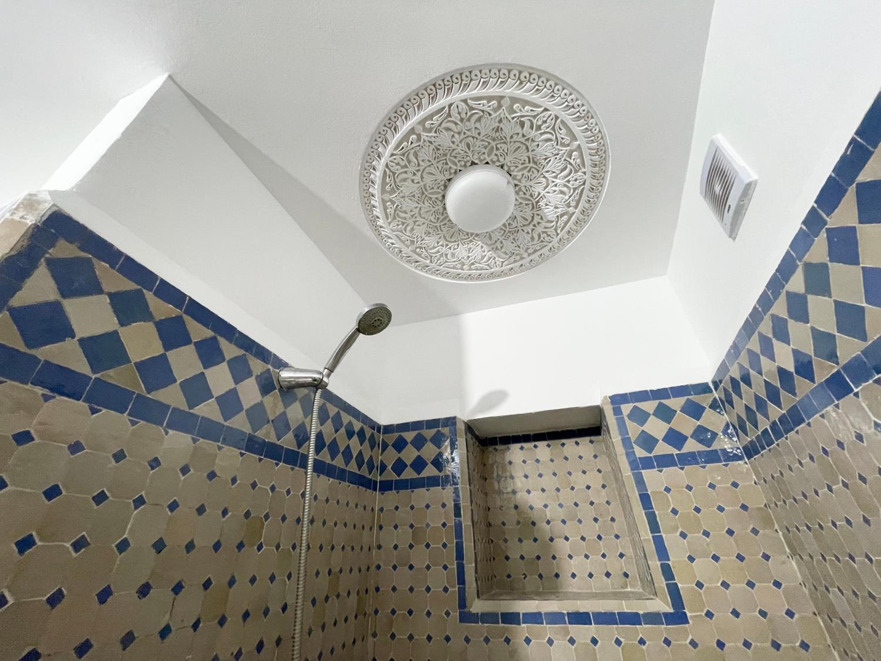Double Room with Private Bathroom - Photo 9