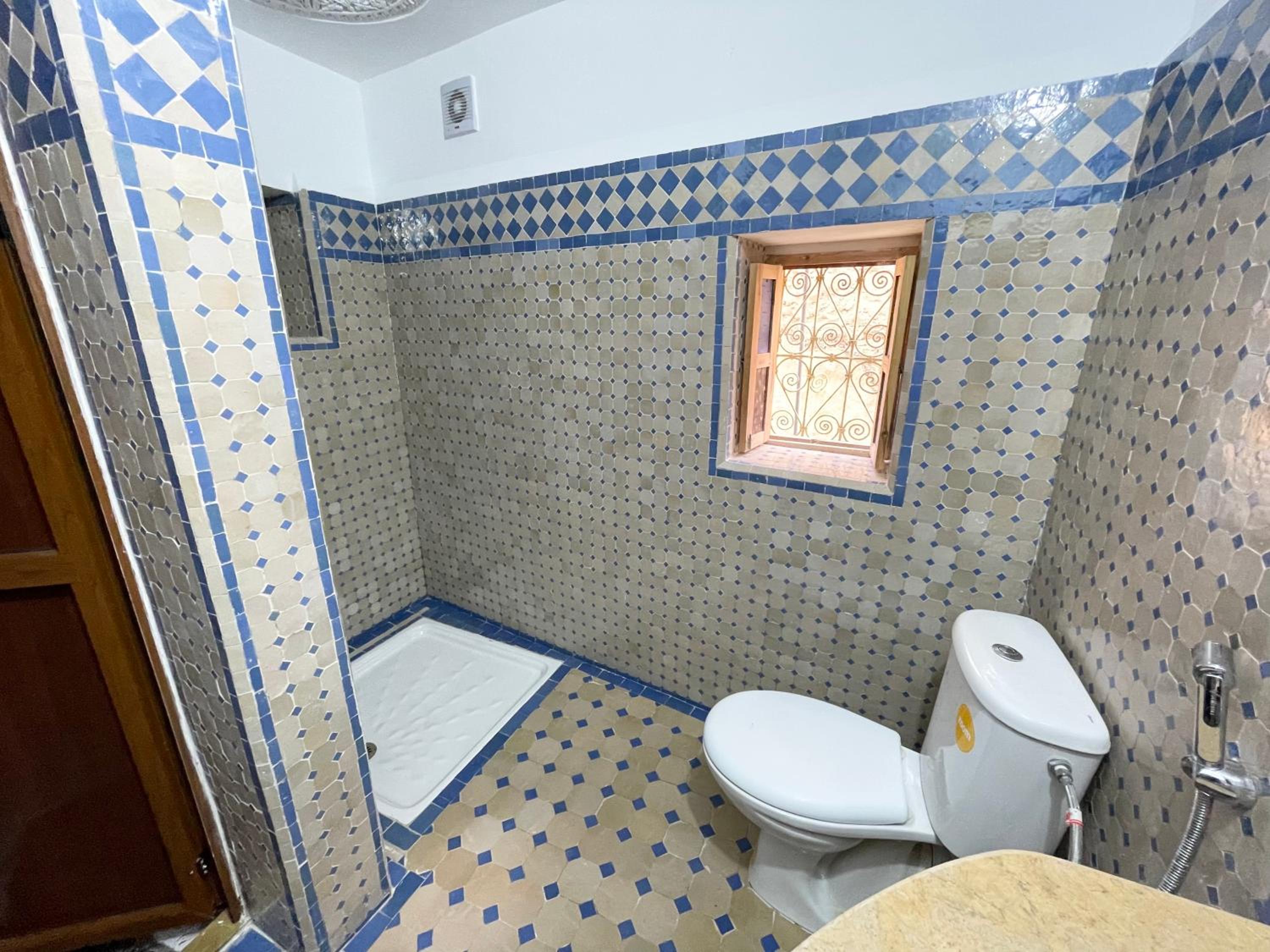 Double Room with Private Bathroom - Photo 17