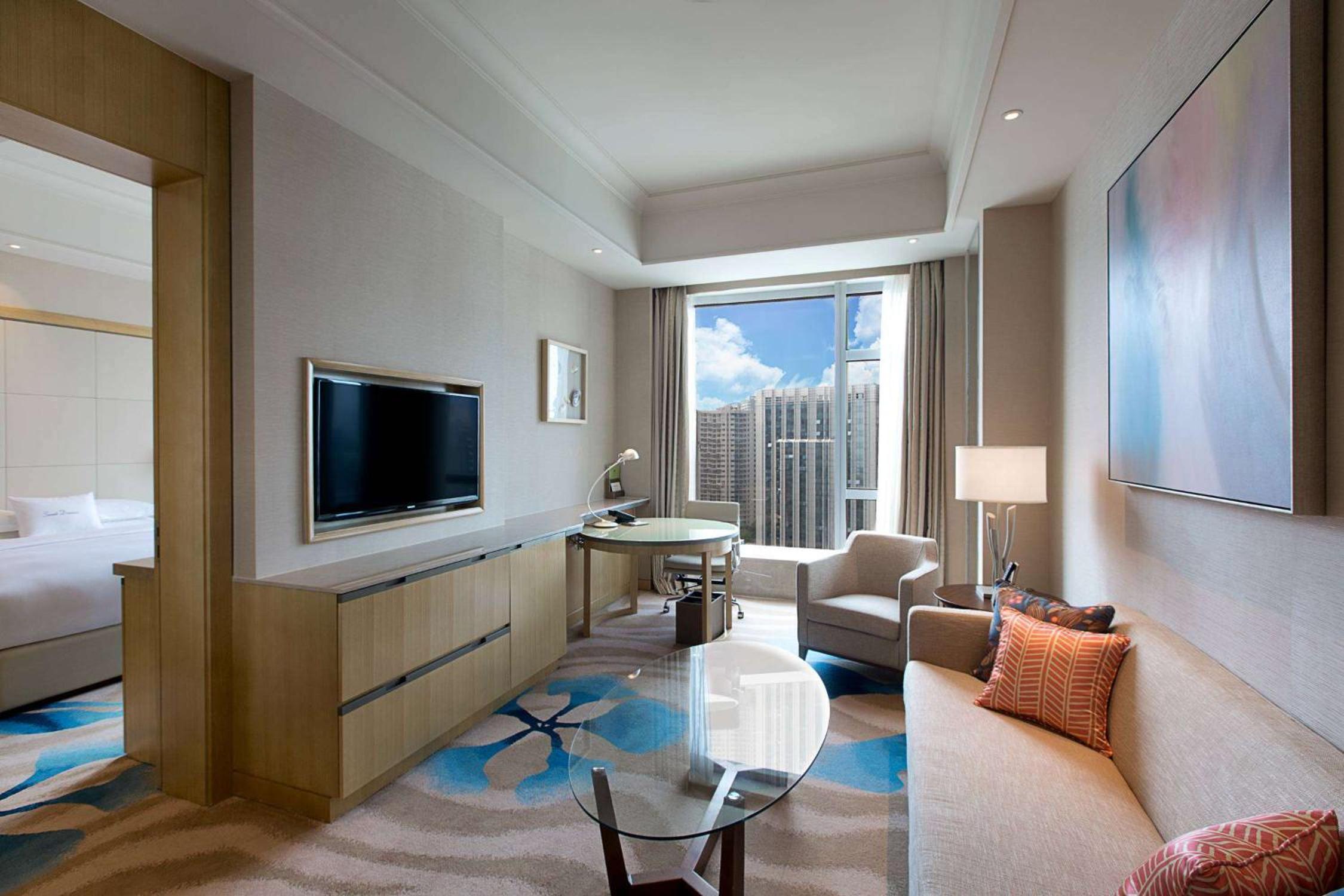 Deluxe King Suite