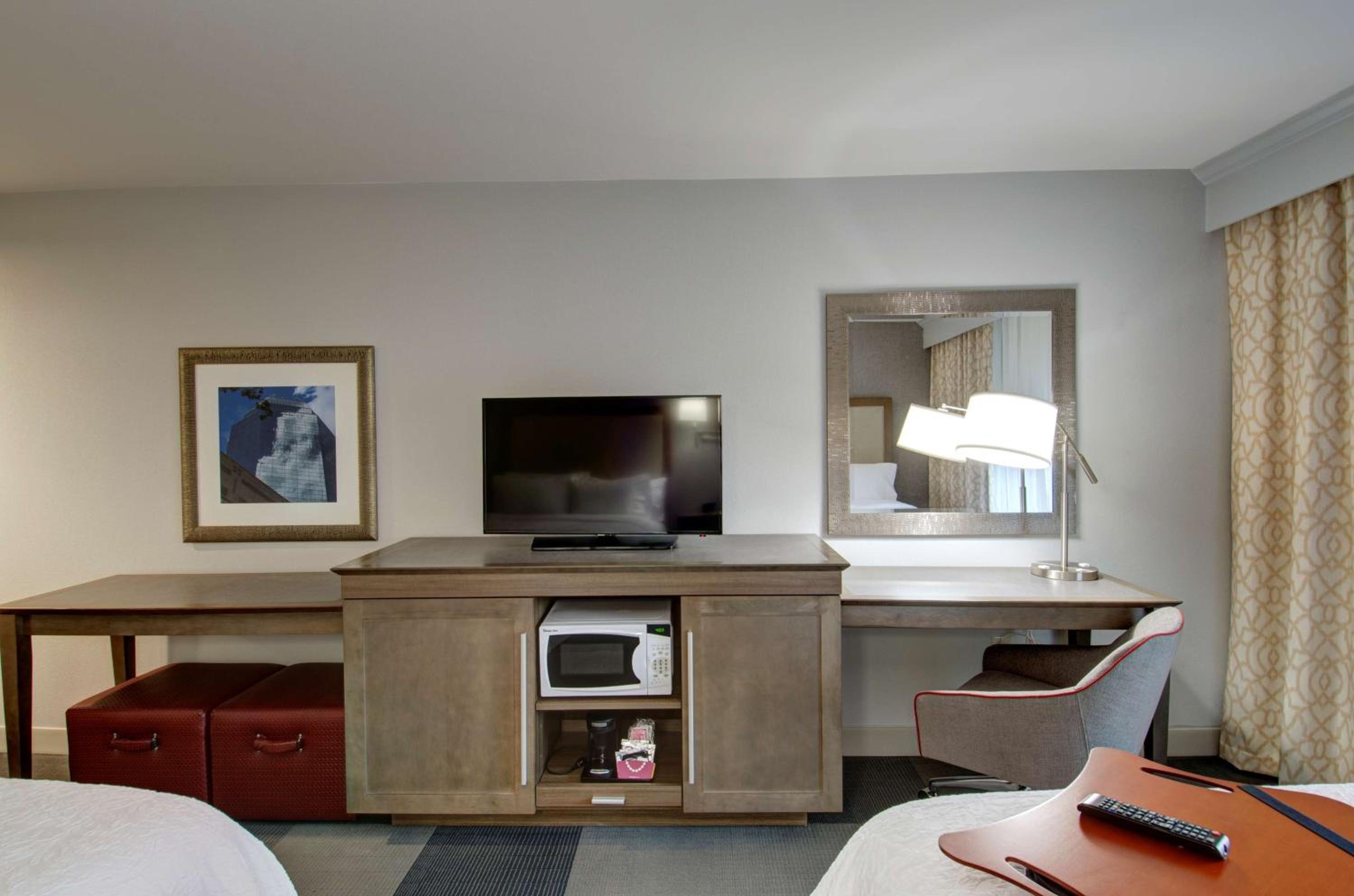 Queen Room with Two Queen Beds - Mobility and Hearing Access/Non-Smoking photo 2