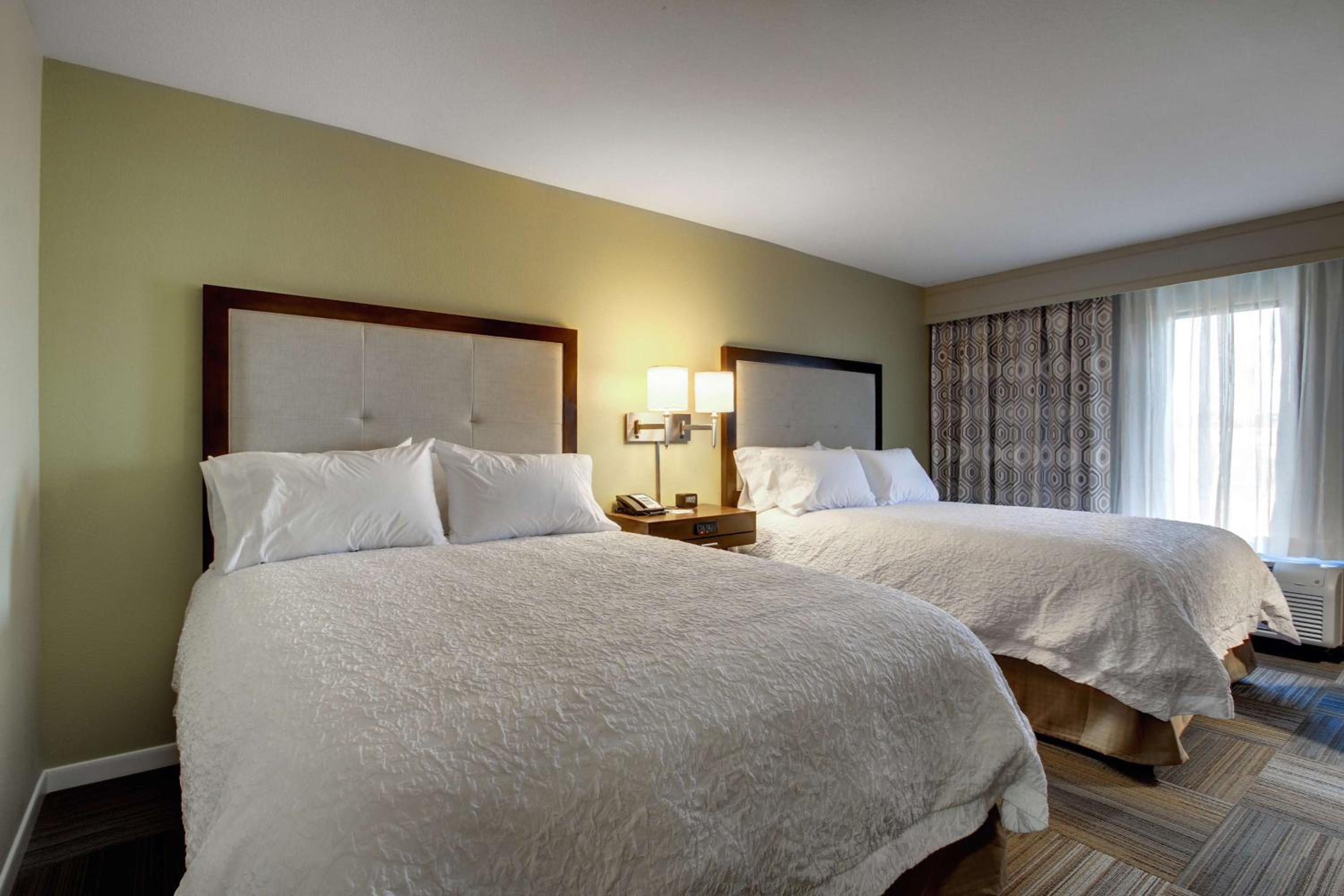 Queen Room with Two Queen Beds (4 Adults) photo 1