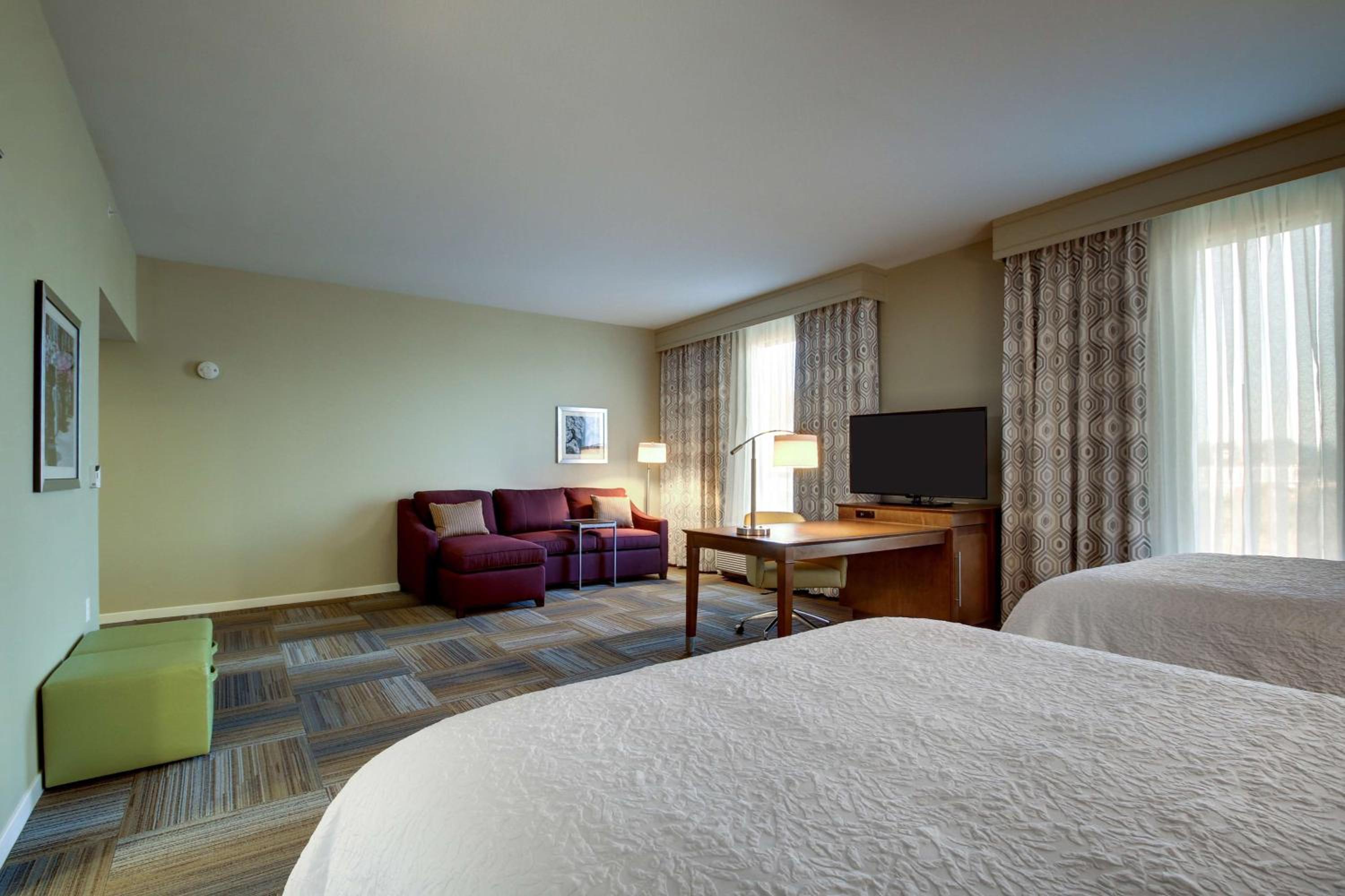 Queen Studio Suite with Two Queen Beds - Non-Smoking photo 2