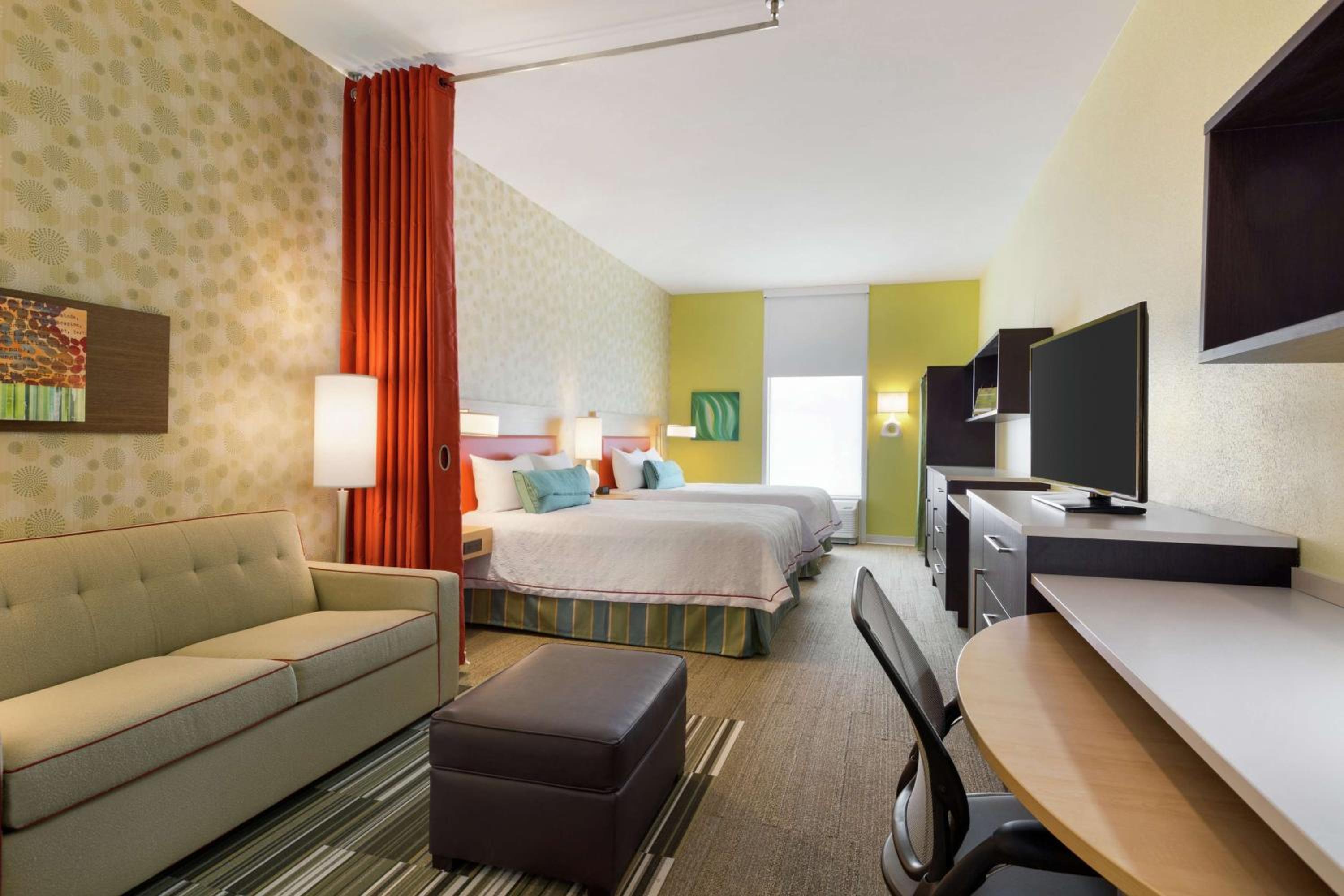 Queen Studio with Two Queen Beds - Non-Smoking