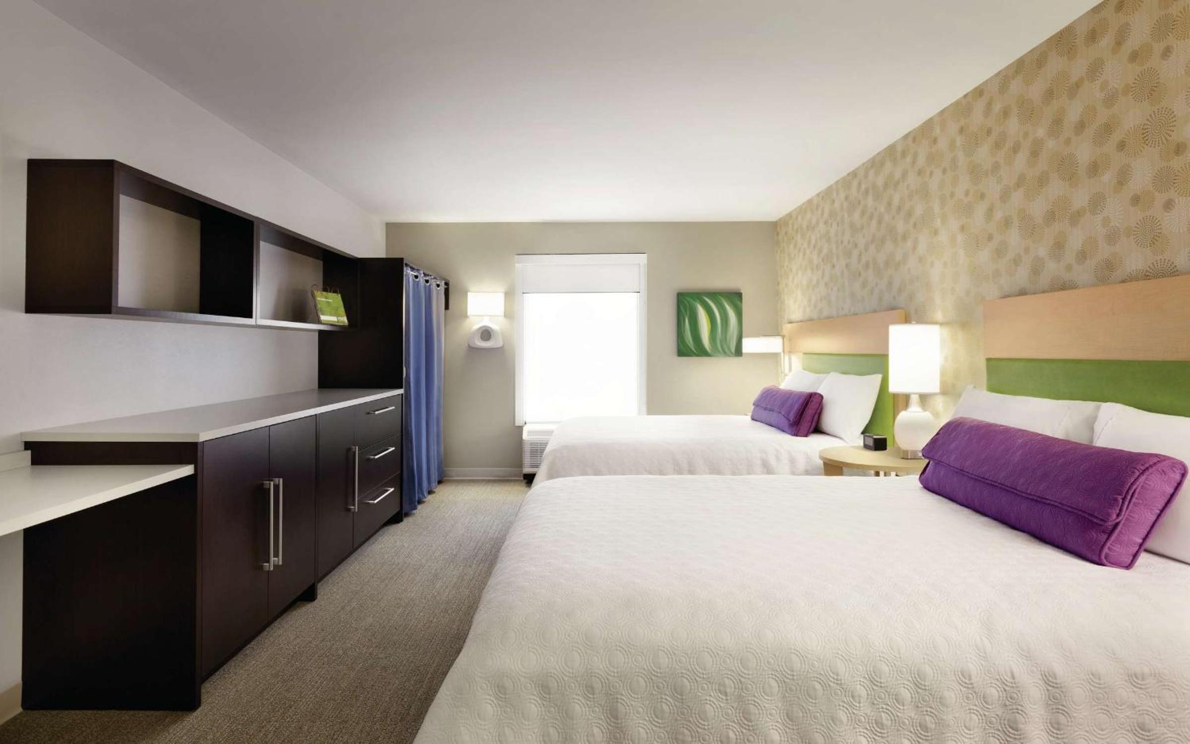 Queen Studio with Two Queen Beds - Non-Smoking - Photo 3