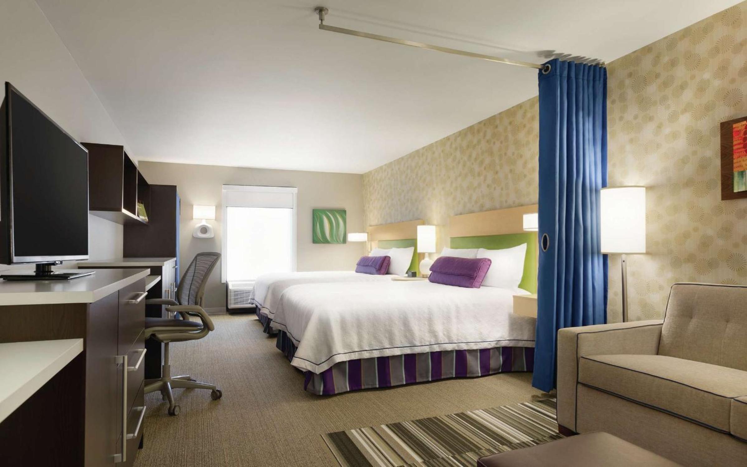 Queen Studio with Two Queen Beds - Non-Smoking - Photo 4