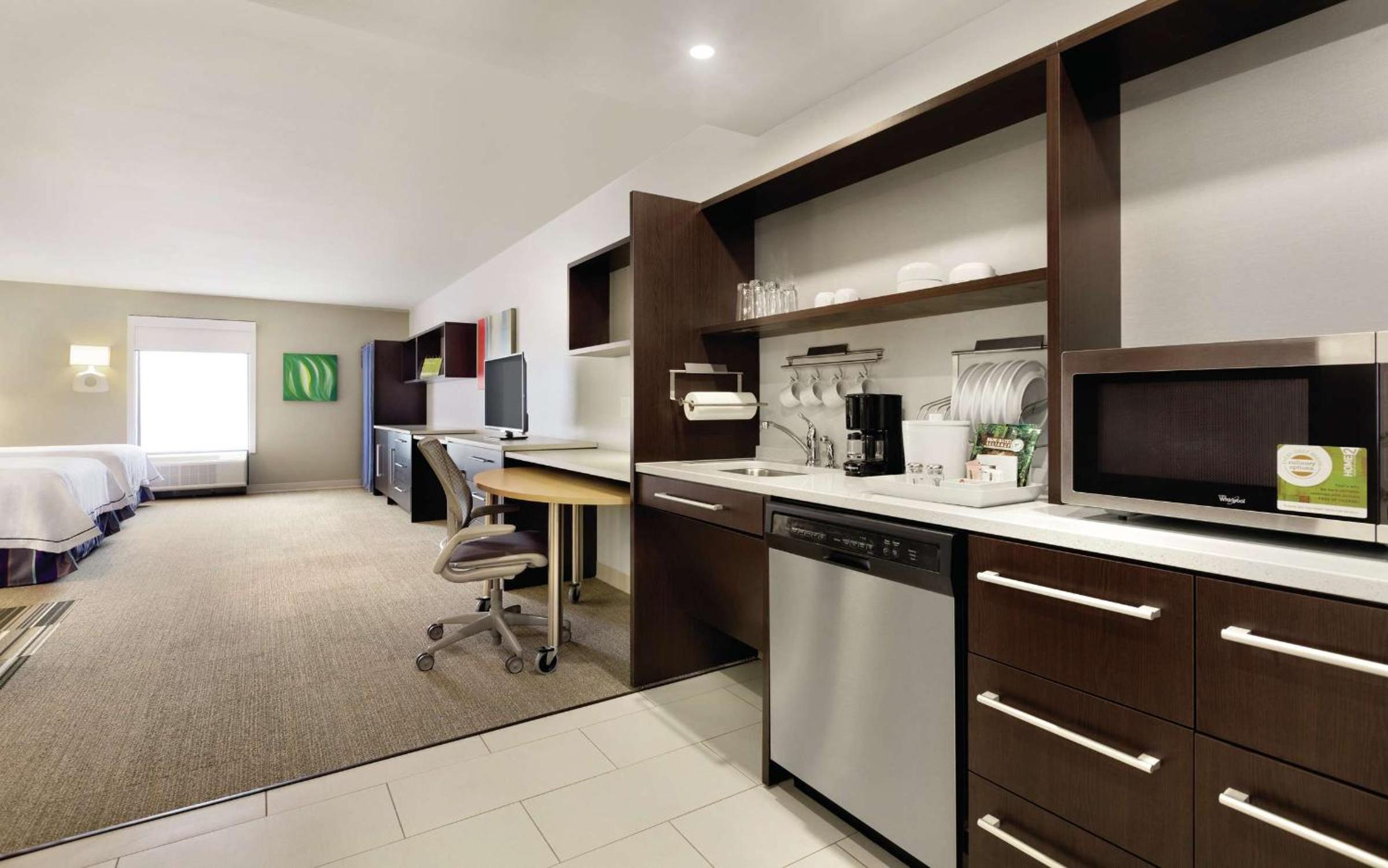 Queen Studio with Two Queen Beds - Mobility Access/Non-Smoking - Photo 9