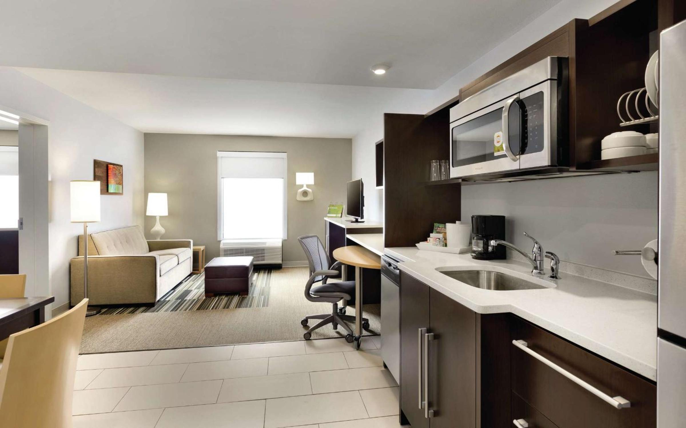 One-Bedroom King Suite - Non-Smoking - Photo 4