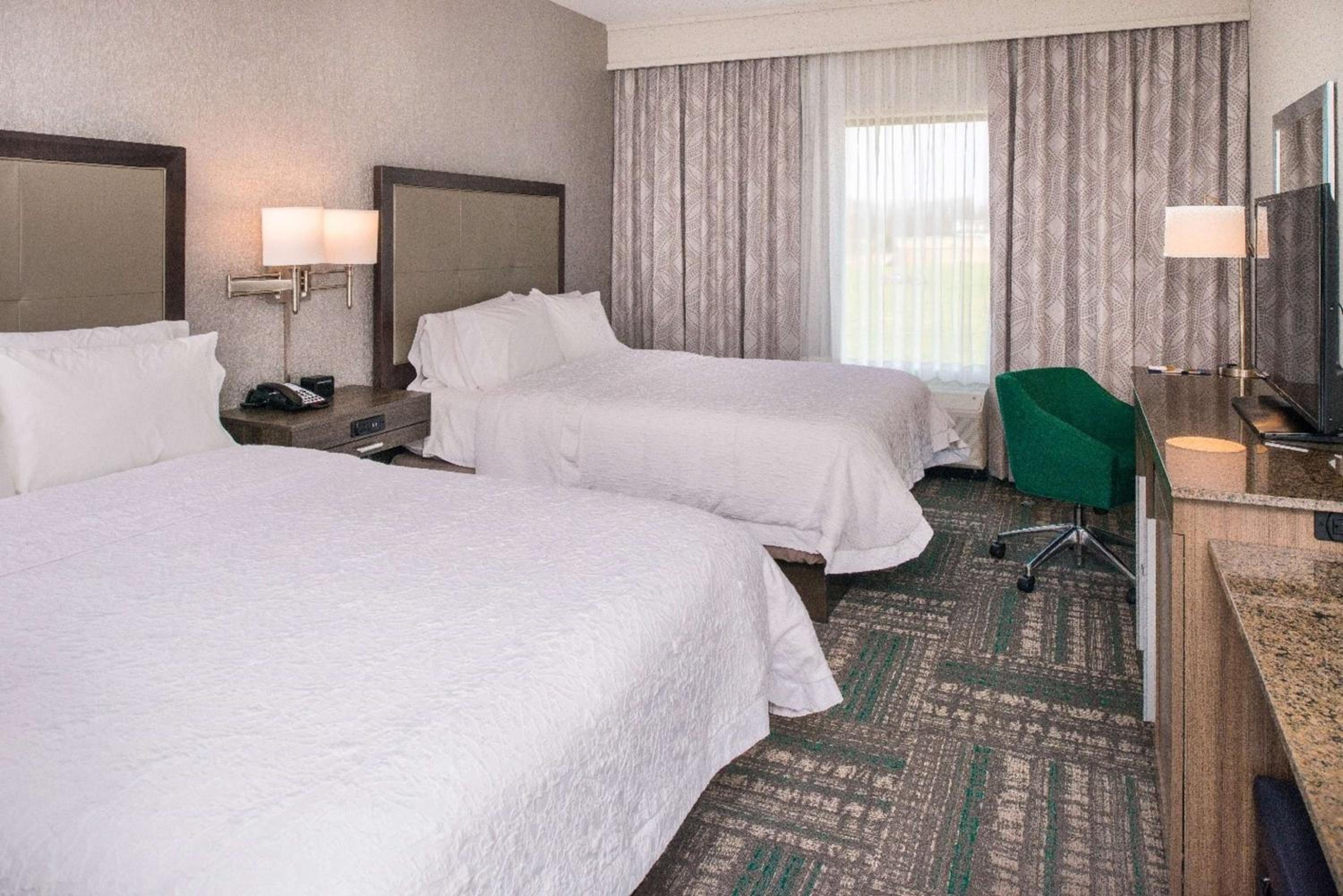 Queen Room with Two Queen Beds - Hearing Access/Non-Smoking photo 2