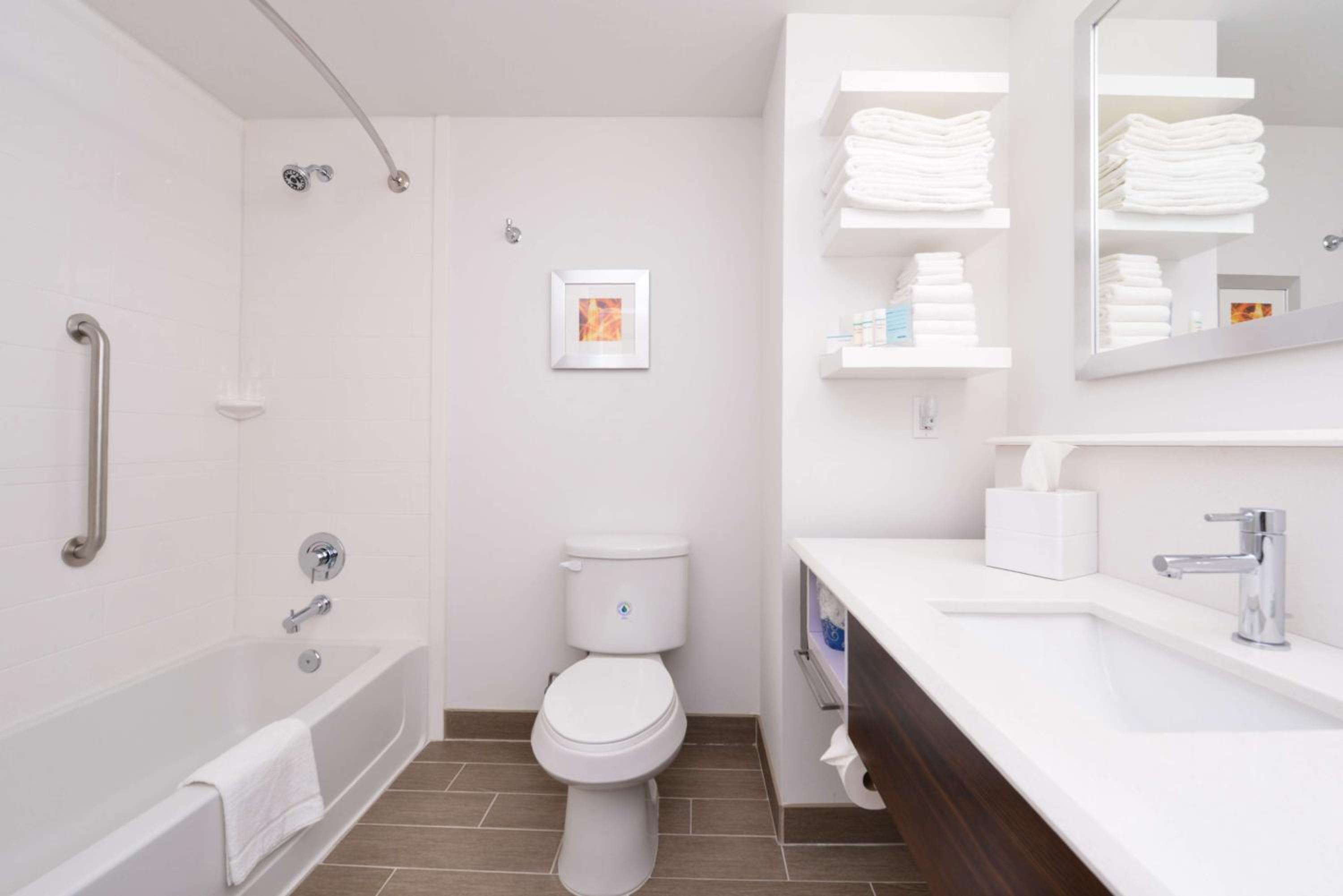 Queen Room with Two Queen Beds - Mobility Access/Non-Smoking