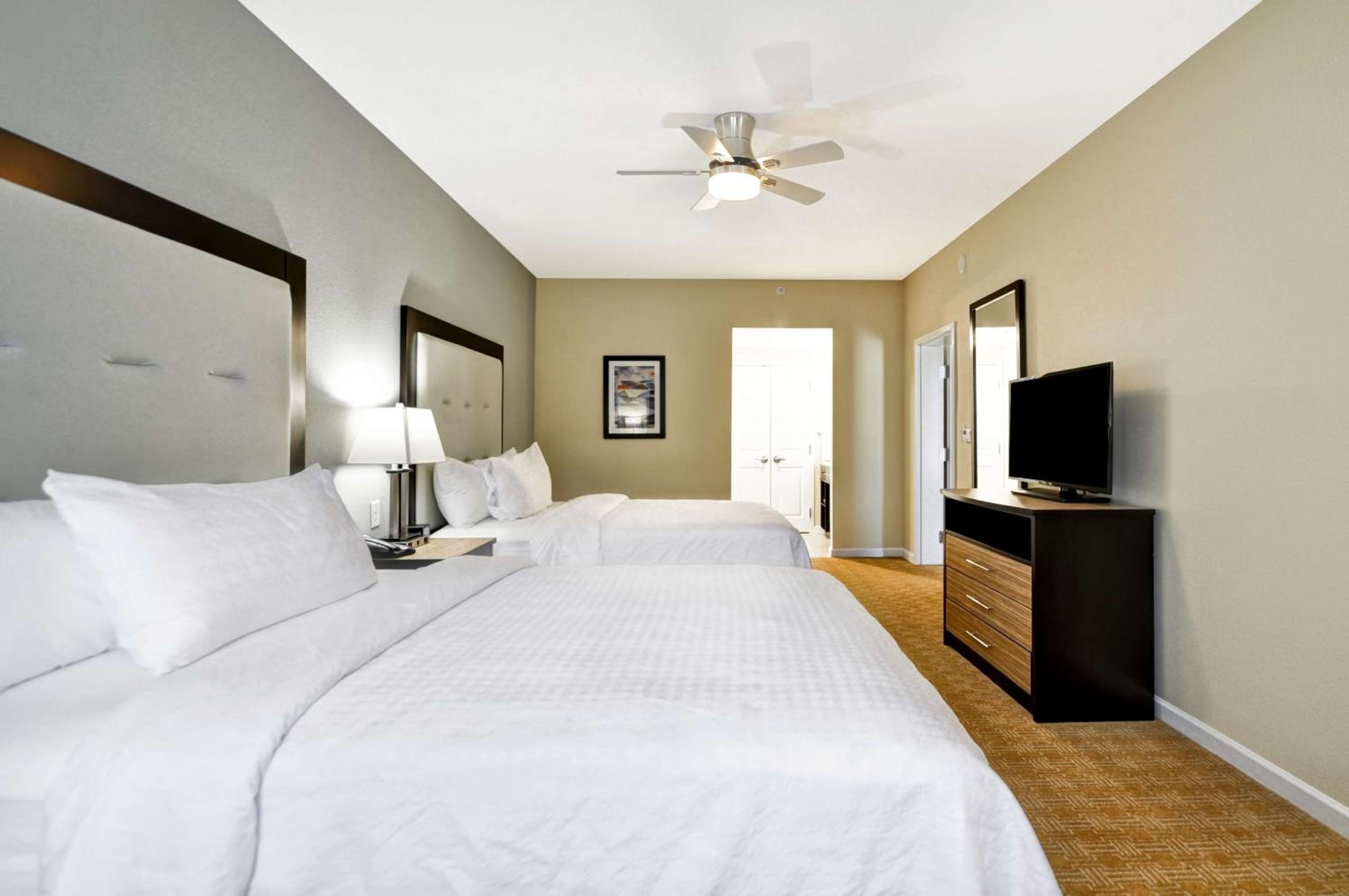One-Bedroom Queen Suite with Two Queen Beds - Non-Smoking