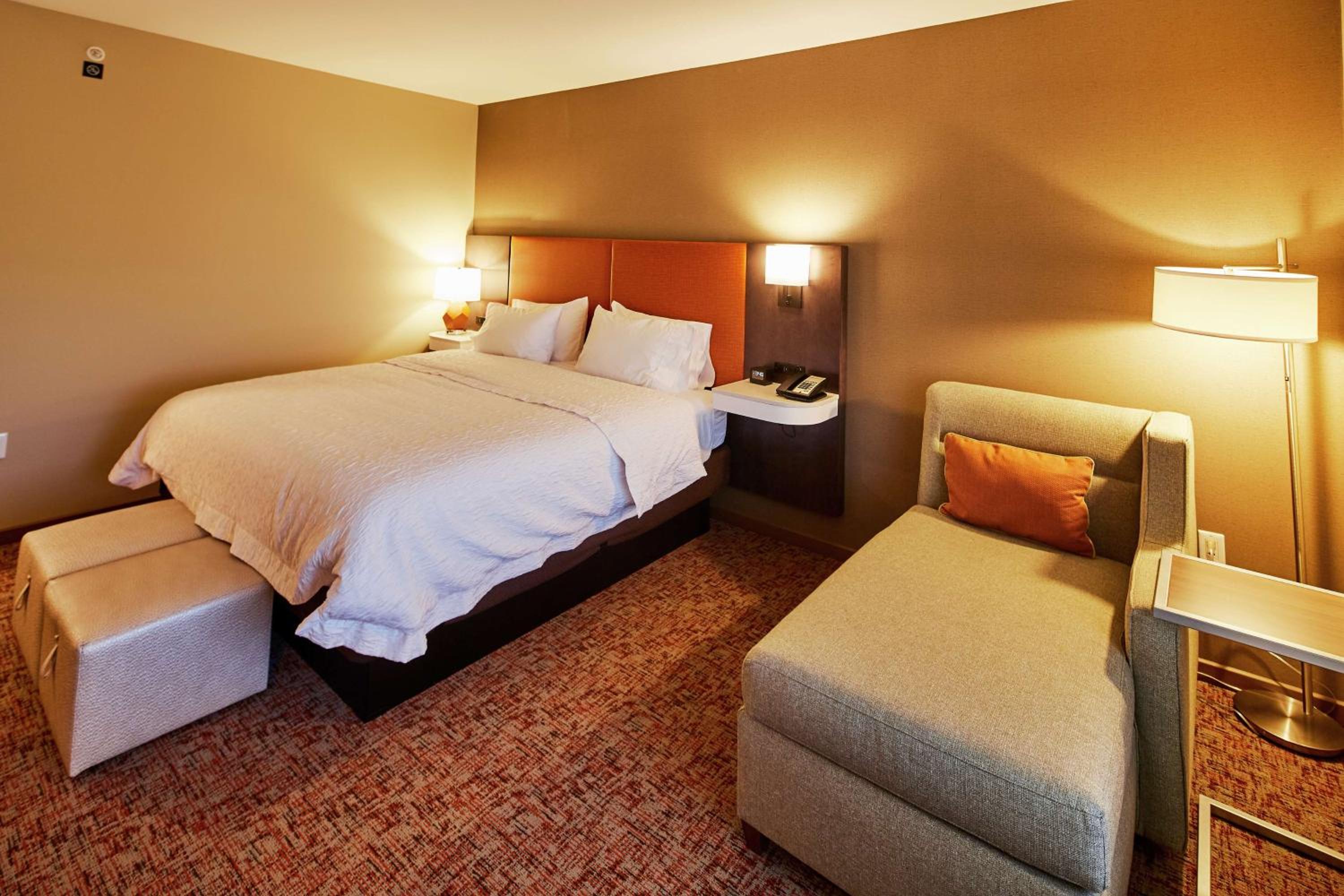 King Room - Mobility Access/Non-Smoking photo 2