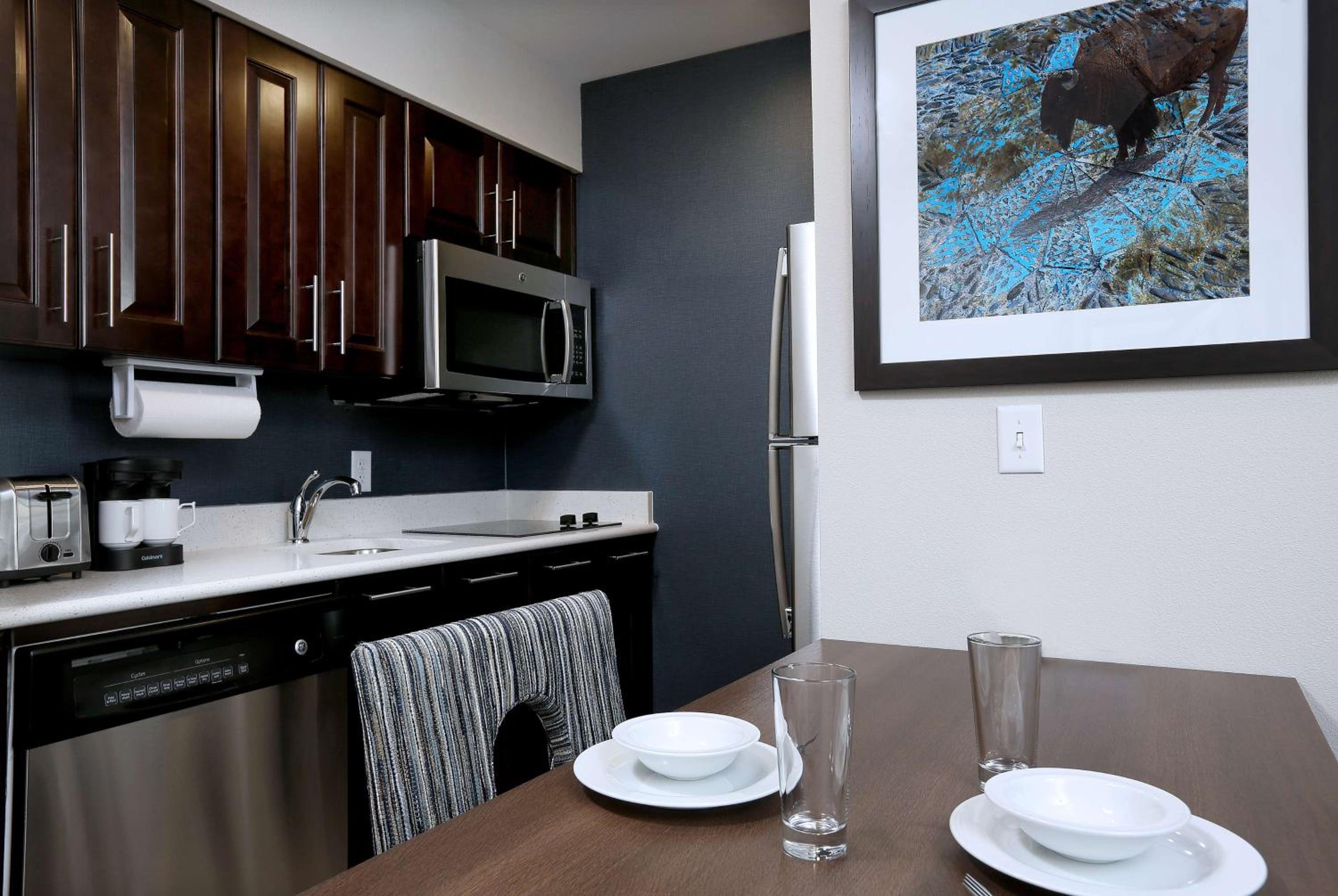 One-Bedroom King Suite - Non-Smoking photo 2