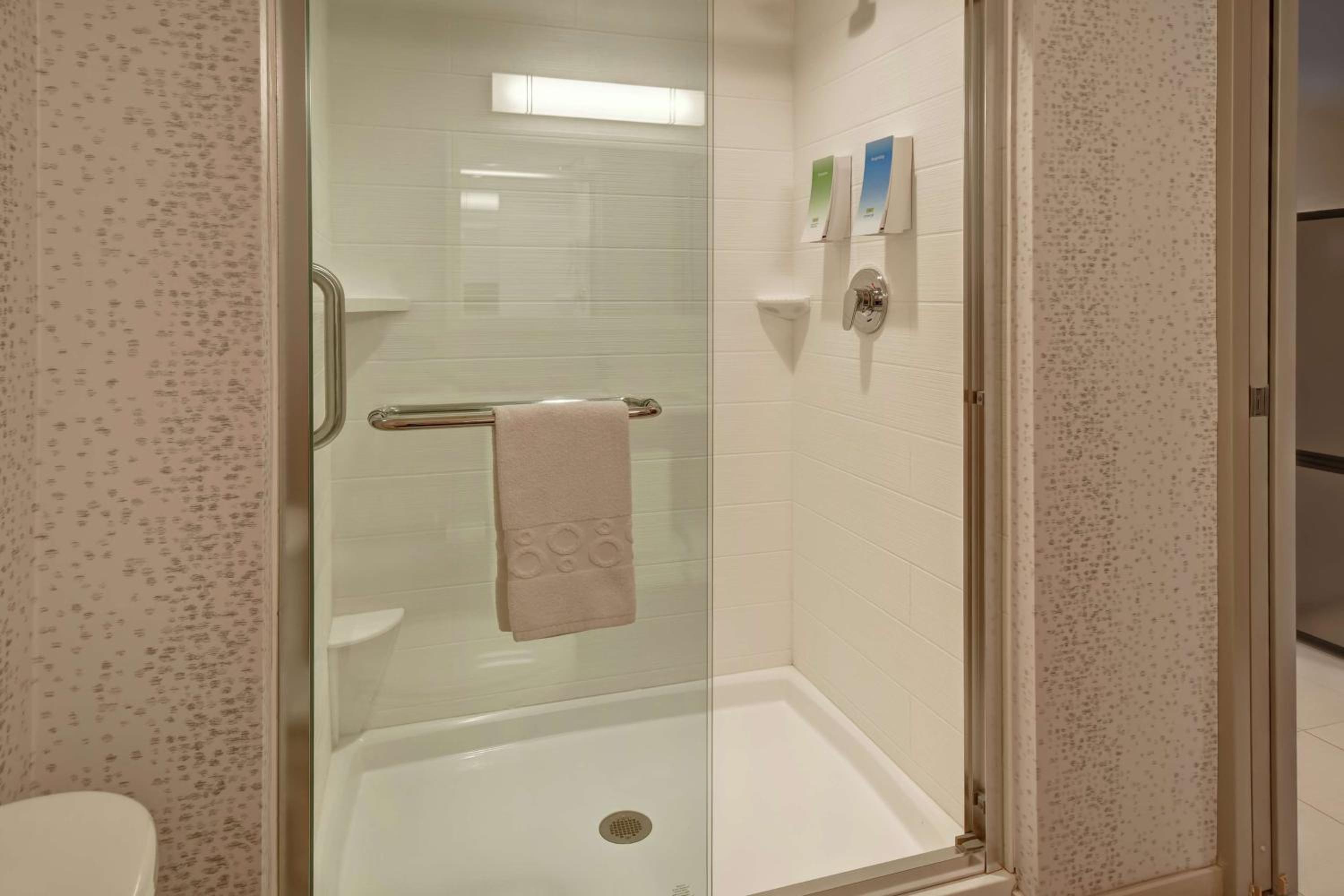 One-Bedroom King Suite - Non-Smoking photo 3