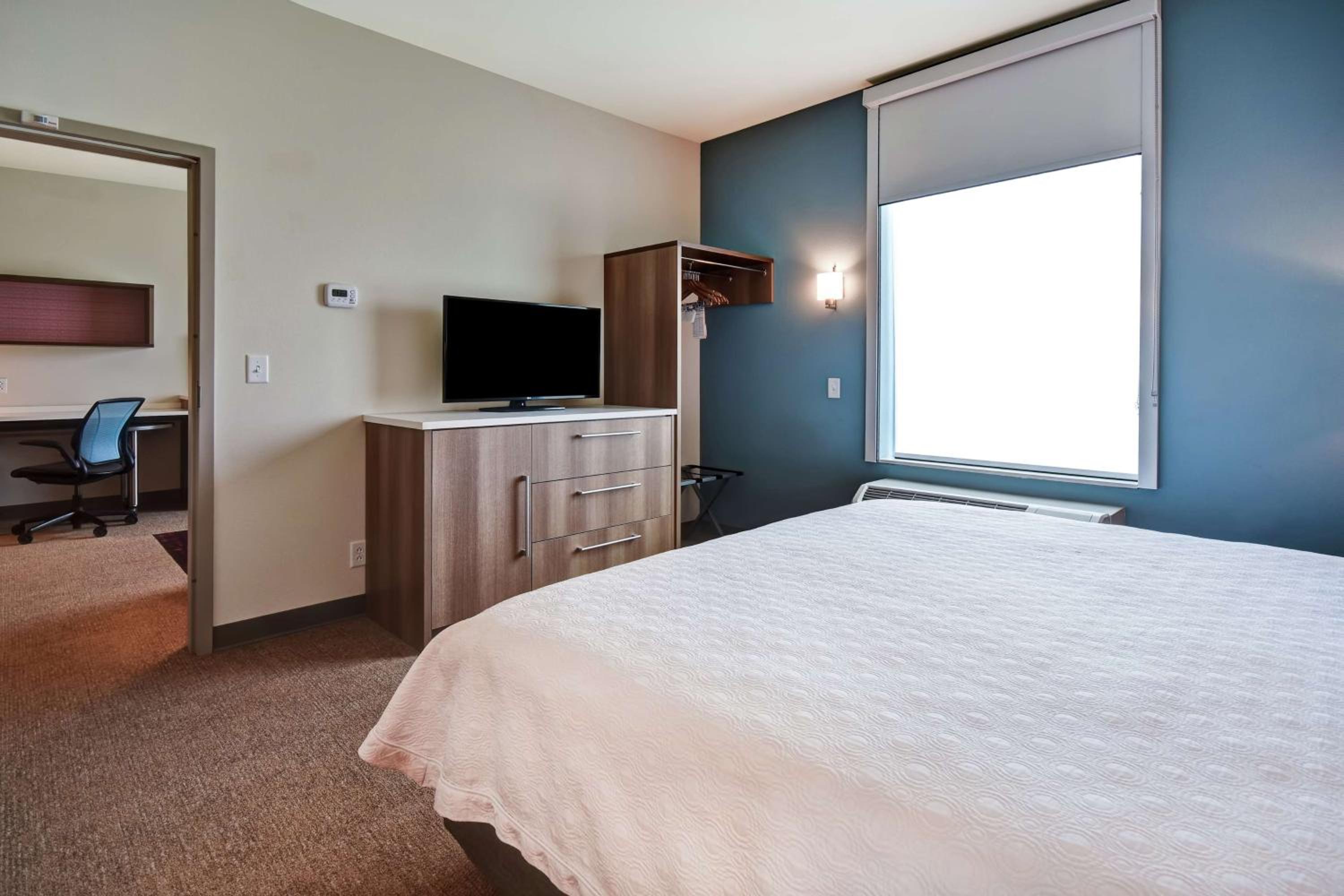 One-Bedroom King Suite - Non-Smoking photo 1