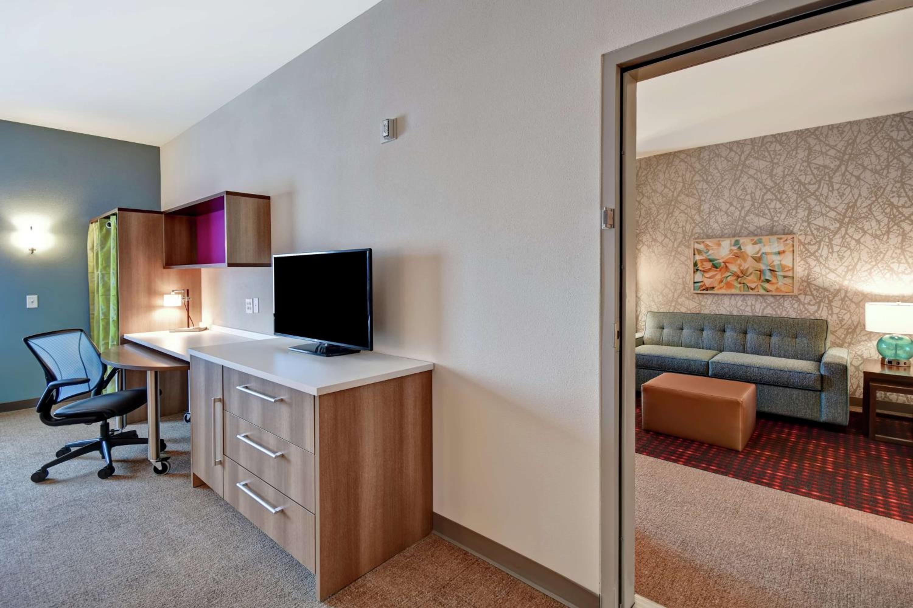 One-Bedroom King Suite - Non-Smoking photo 2