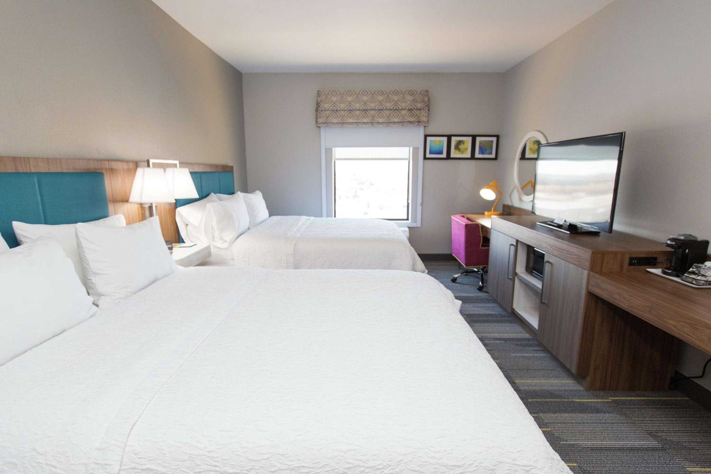 Queen Room with Two Queen Beds - Hearing Access/Non-Smoking - Photo 2