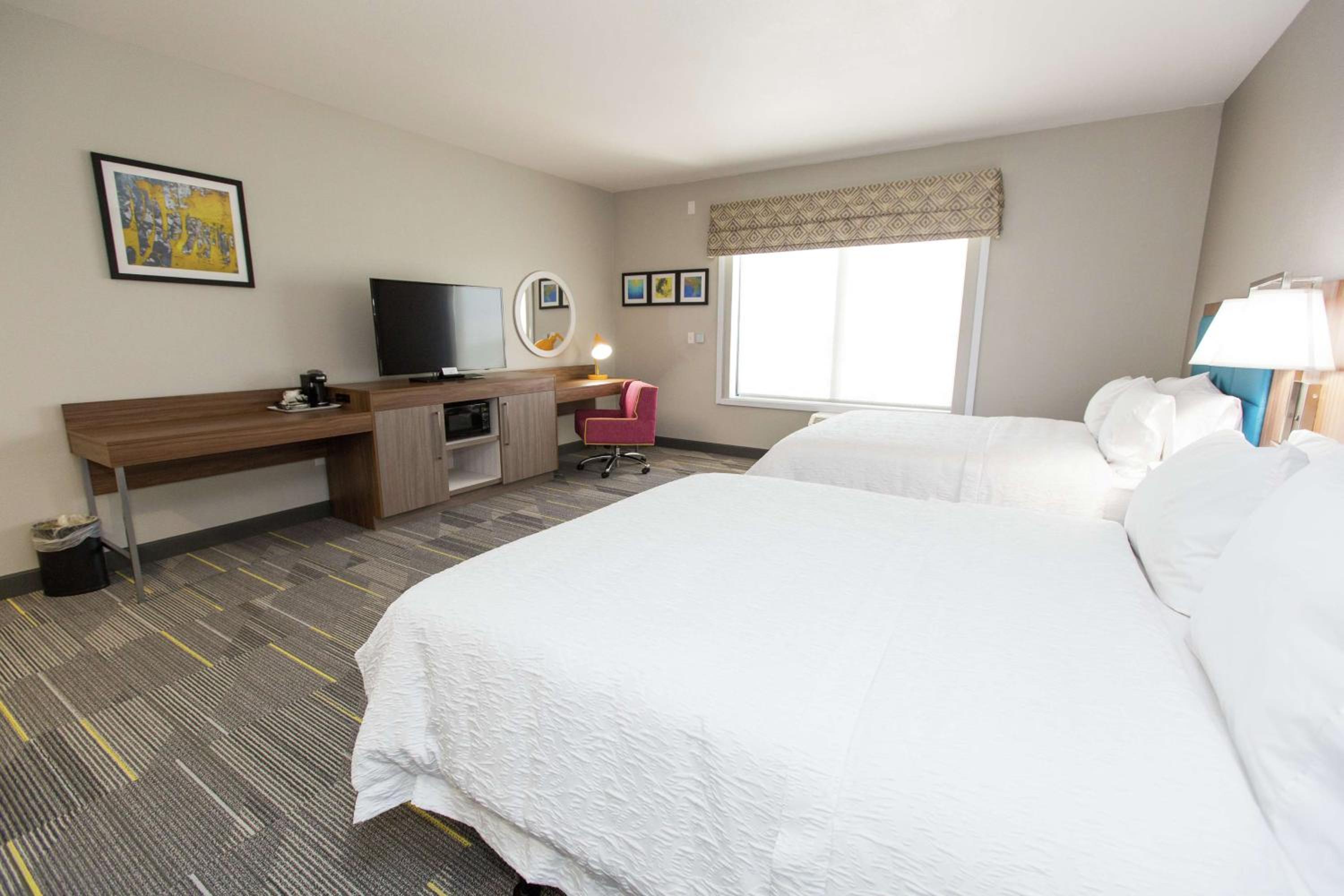 Queen Room with Two Queen Beds - Hearing Access/Non-Smoking - Photo 6