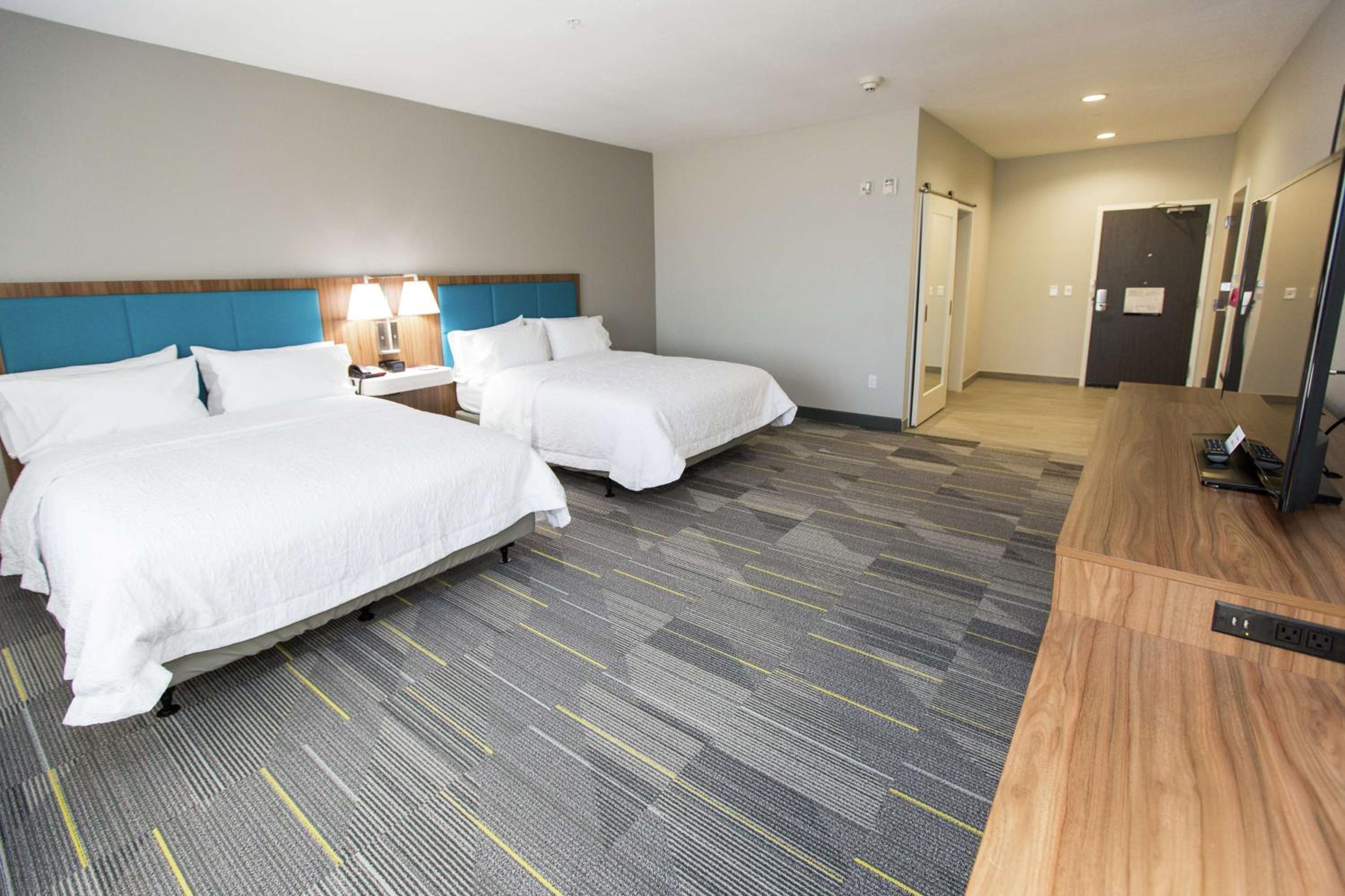 Queen Room with Two Queen Beds - Mobility and Hearing Access - Photo 4