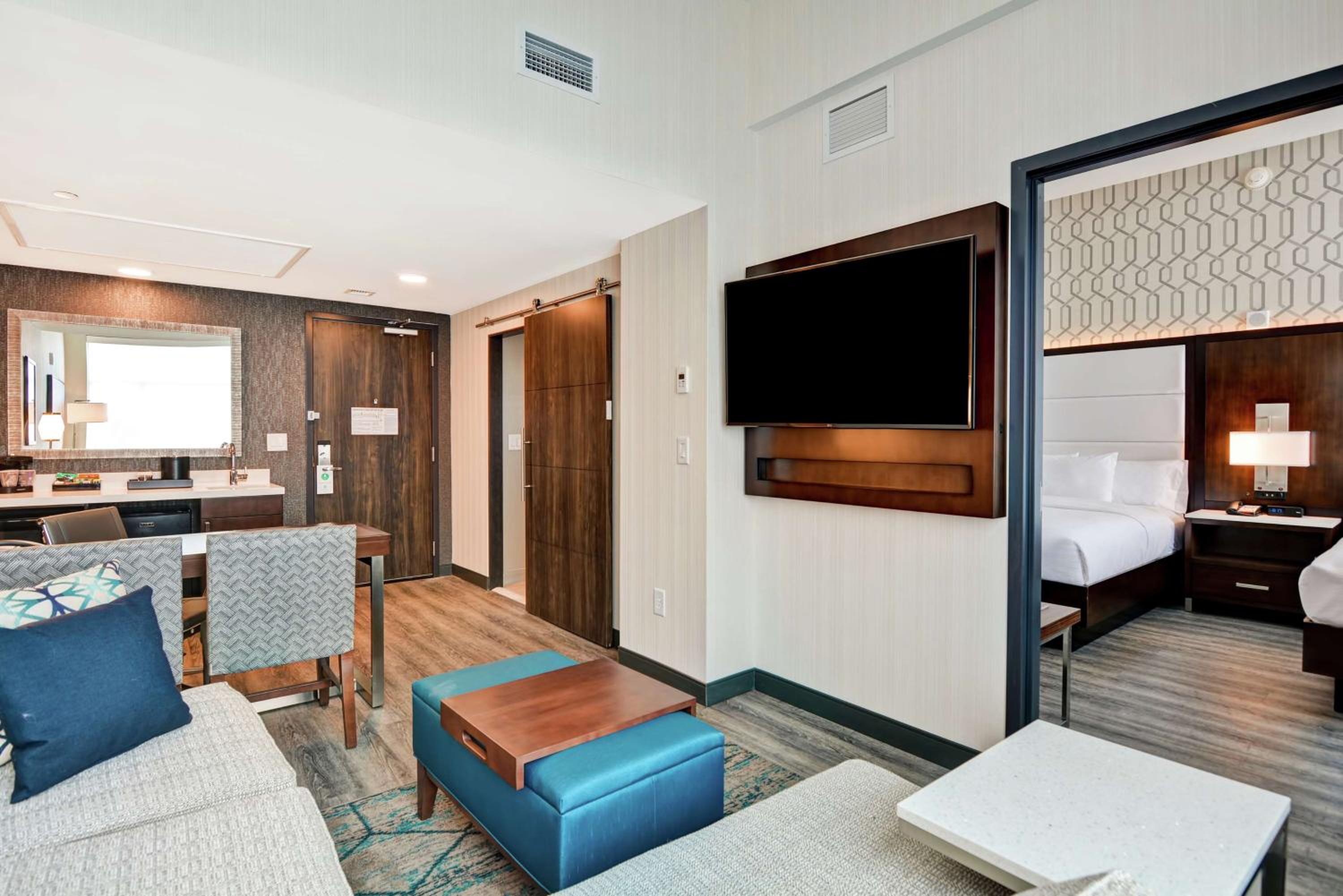 Two Room Suite with Two Queen Beds - Hearing Access - Photo 4