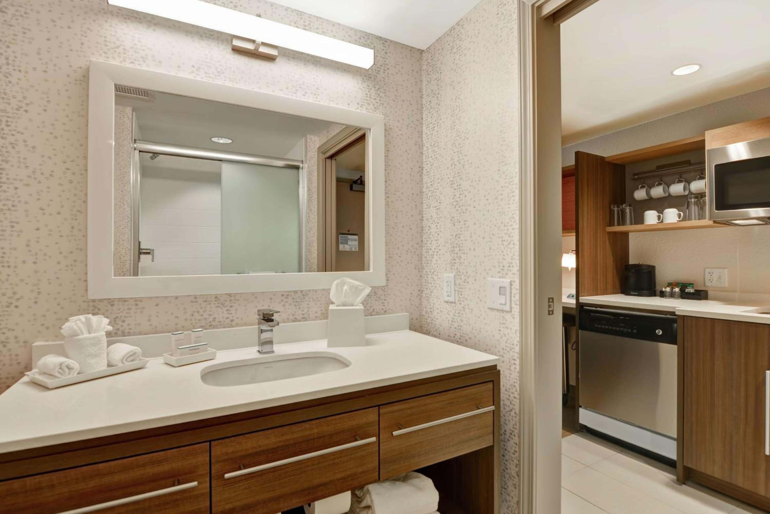 Studio Suite with Two Queen Beds - Hearing Access/Non-Smoking photo 2