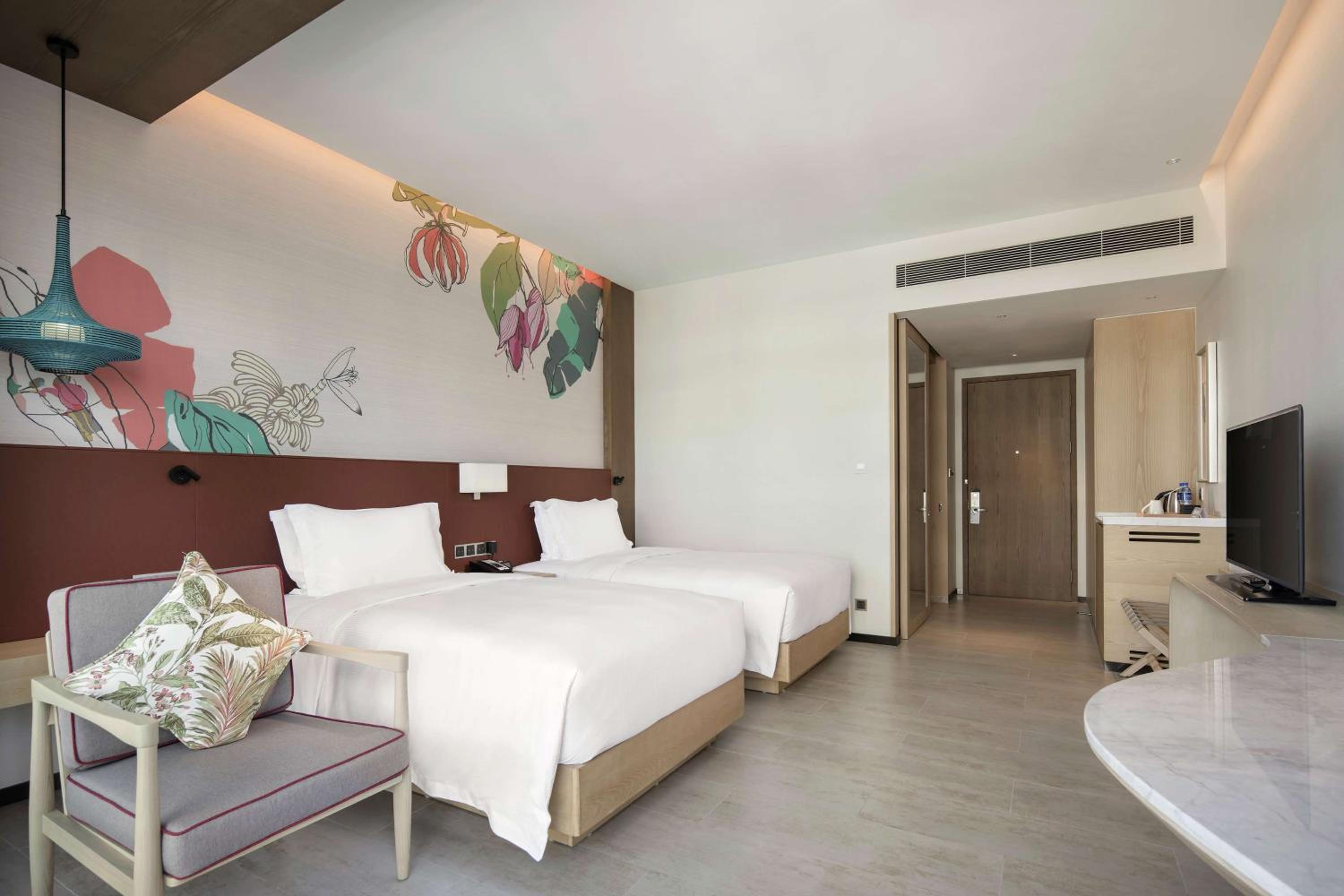 Twin Guest Room with Balcony - Photo 3