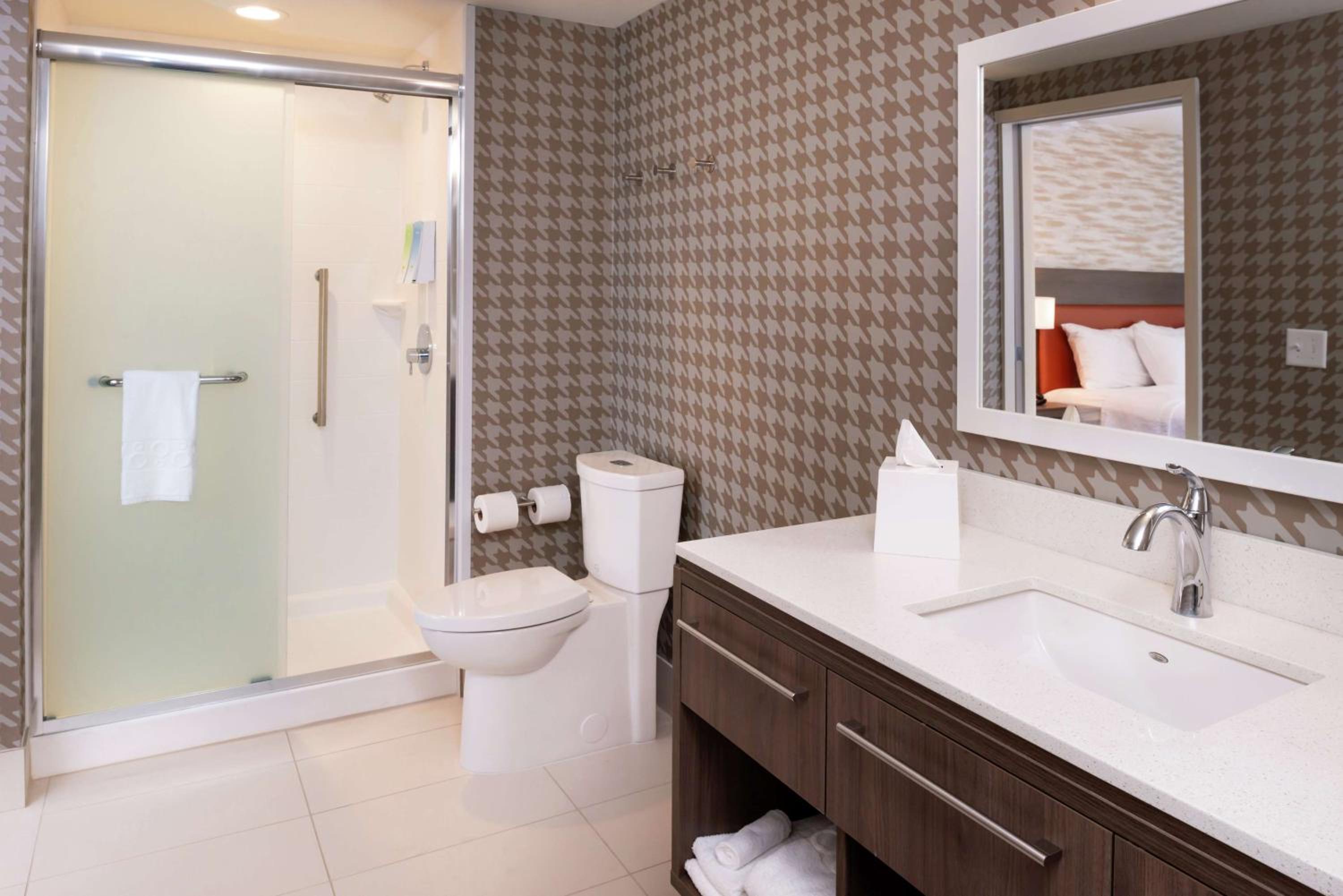 One-Bedroom King Suite - Non-Smoking - Photo 3