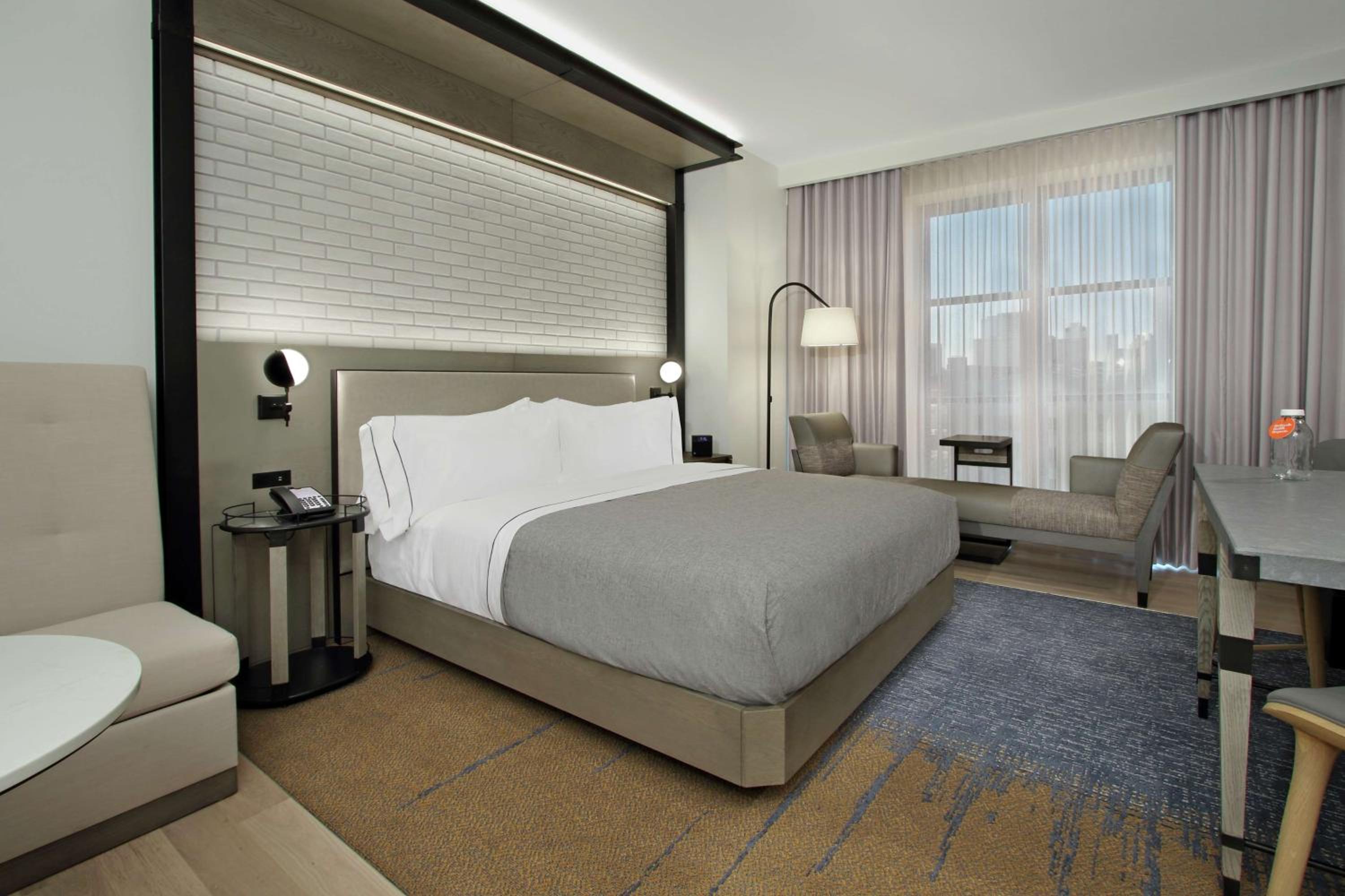 Deluxe Corner King Room - Photo 1