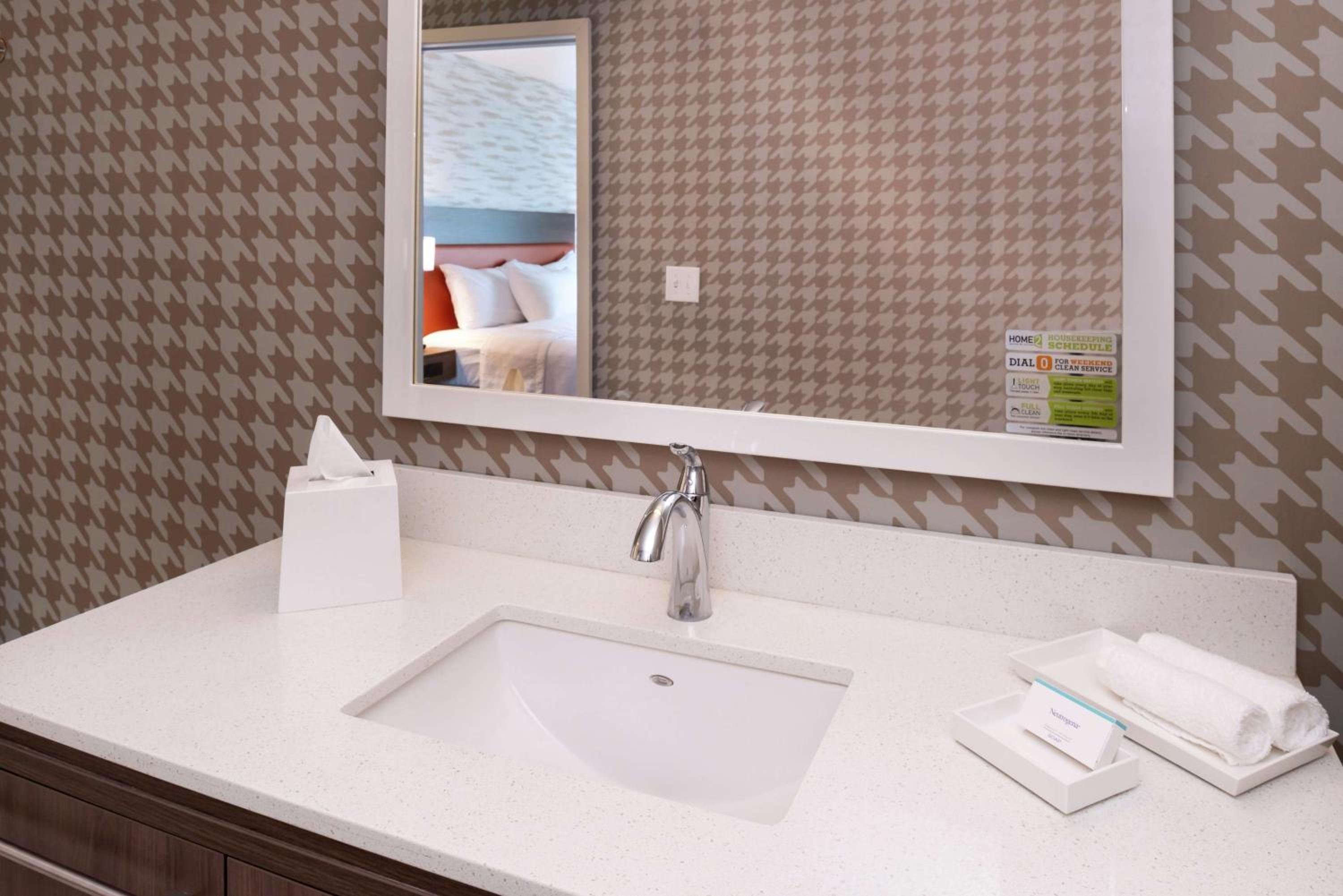 One-Bedroom King Suite - Non-Smoking - Photo 2