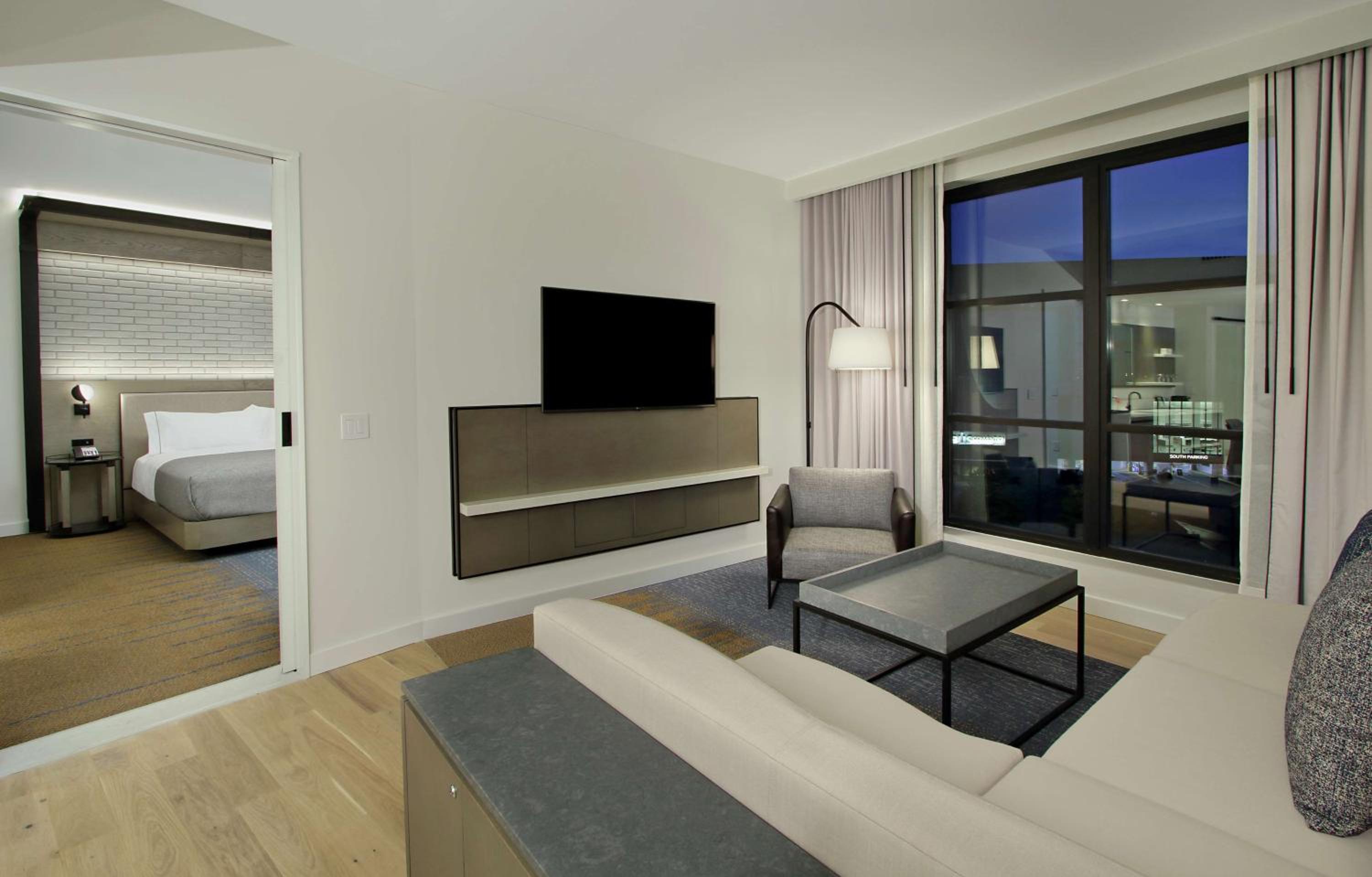 One-Bedroom King Suite - Photo 4