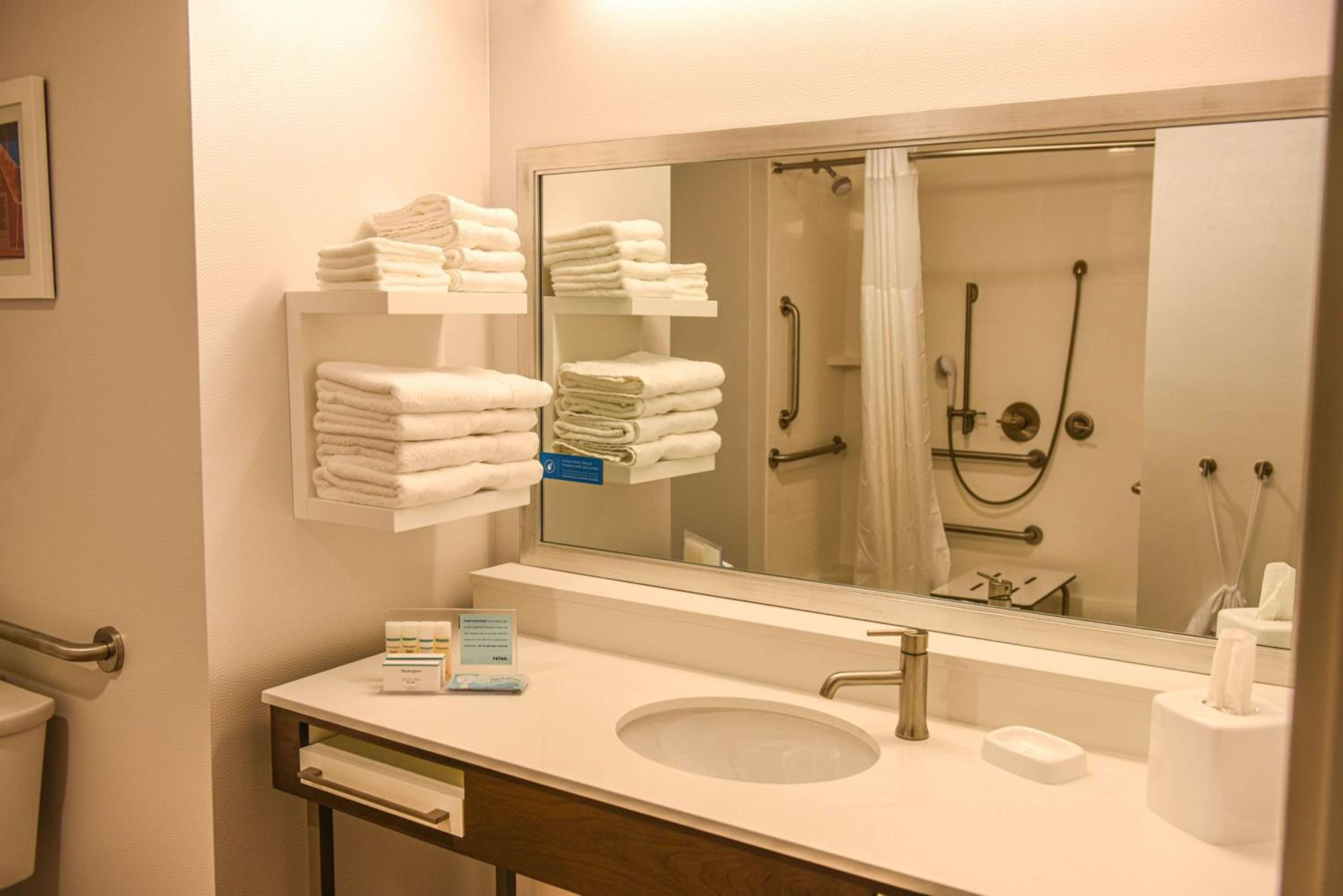 King Room - Hearing Access/Non-Smoking - Photo 5