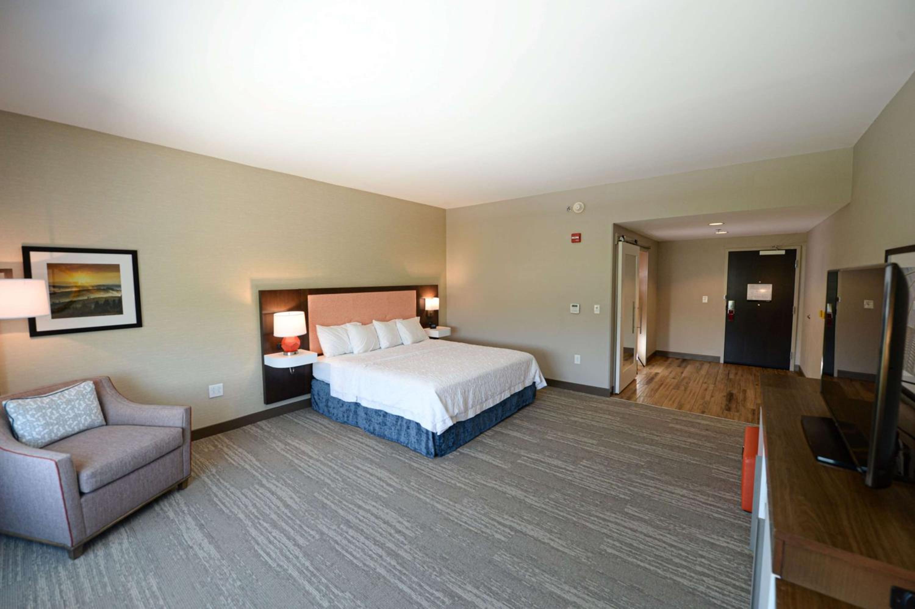 King Room - Mobility Access/Non-Smoking - Photo 8