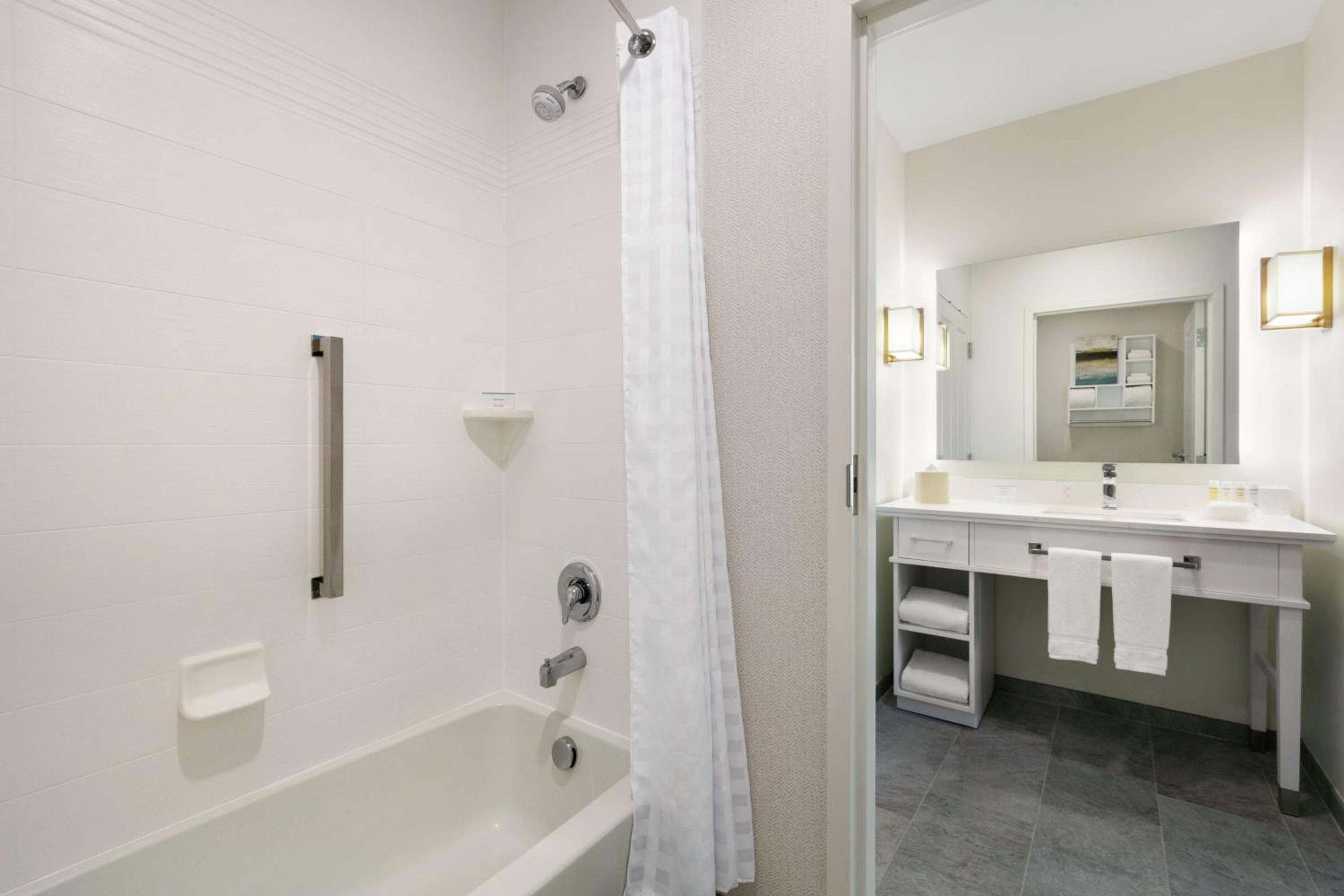 King Studio Suite - Non-Smoking - Photo 6