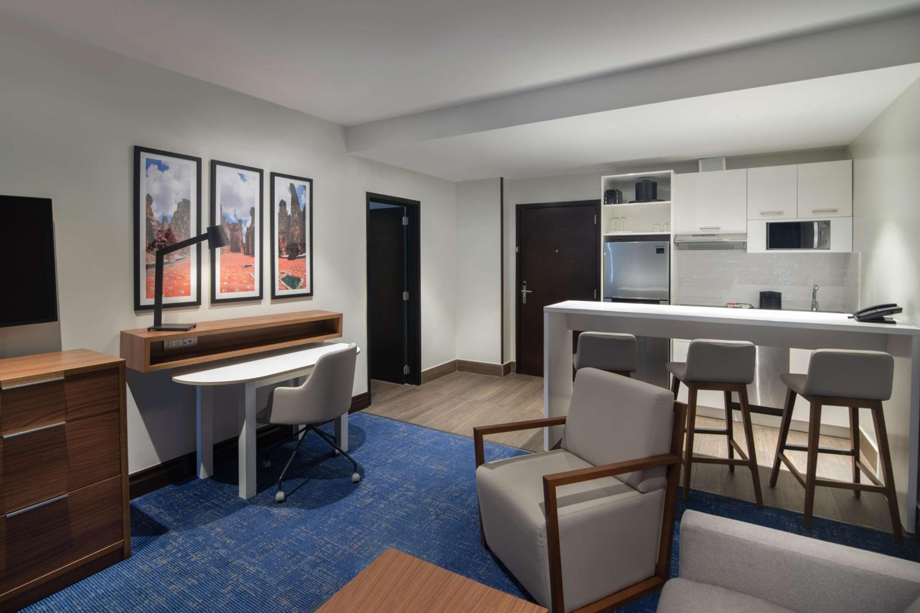 One-Bedroom Queen Suite with Two Queen Beds - Photo 1