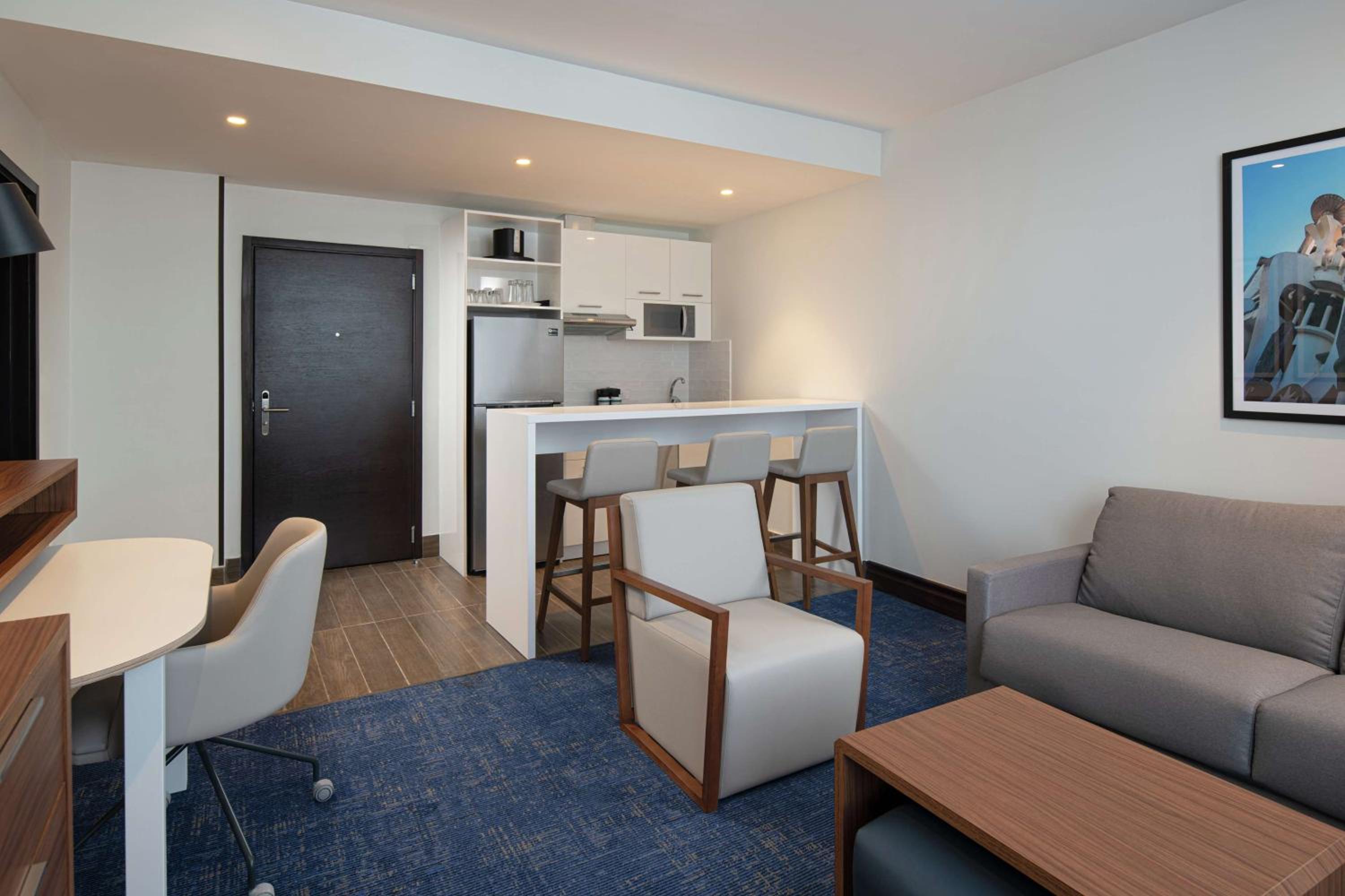 One-Bedroom Queen Suite with Two Queen Beds - Photo 13