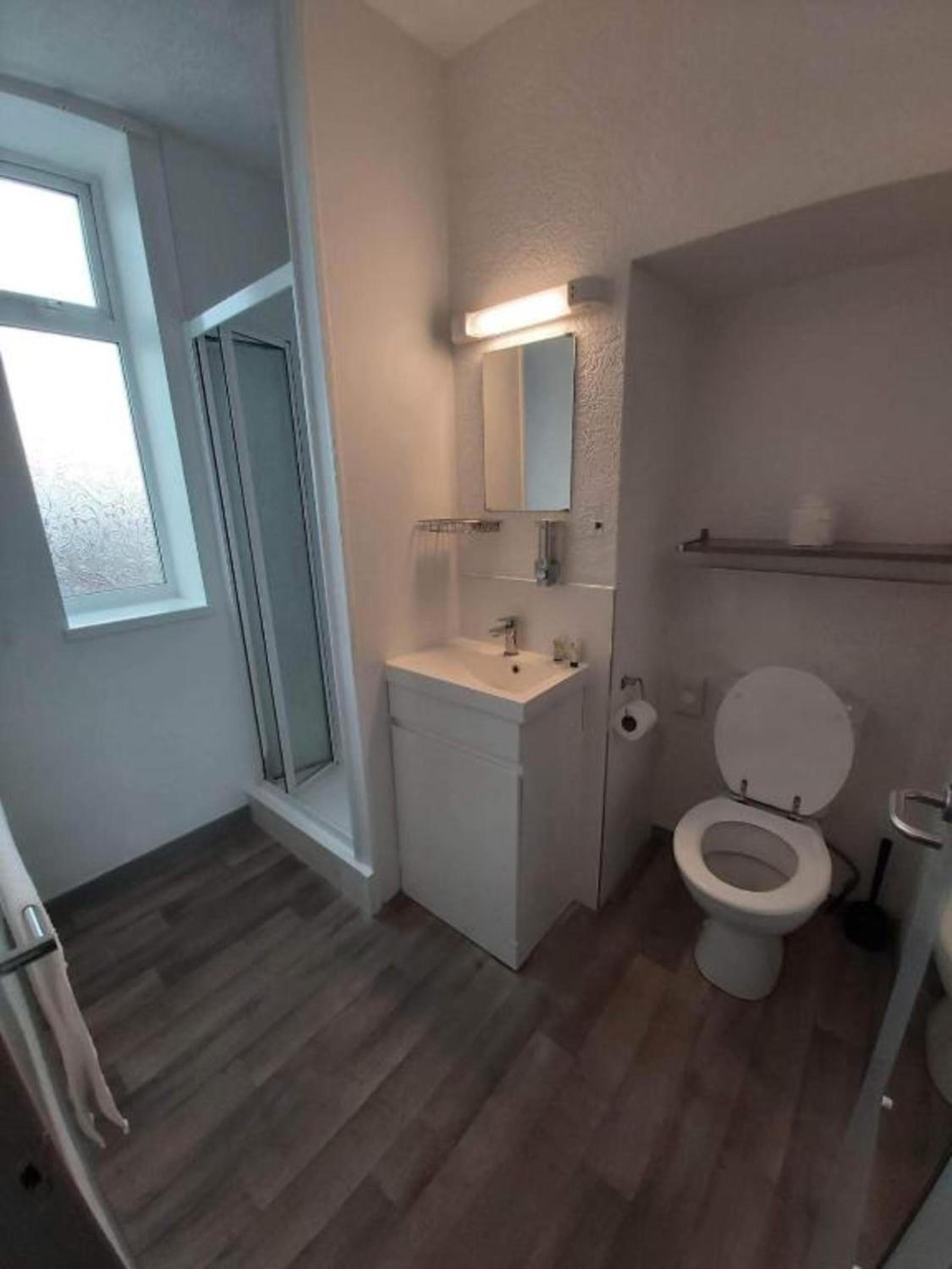 Standard Double Room - Photo 4