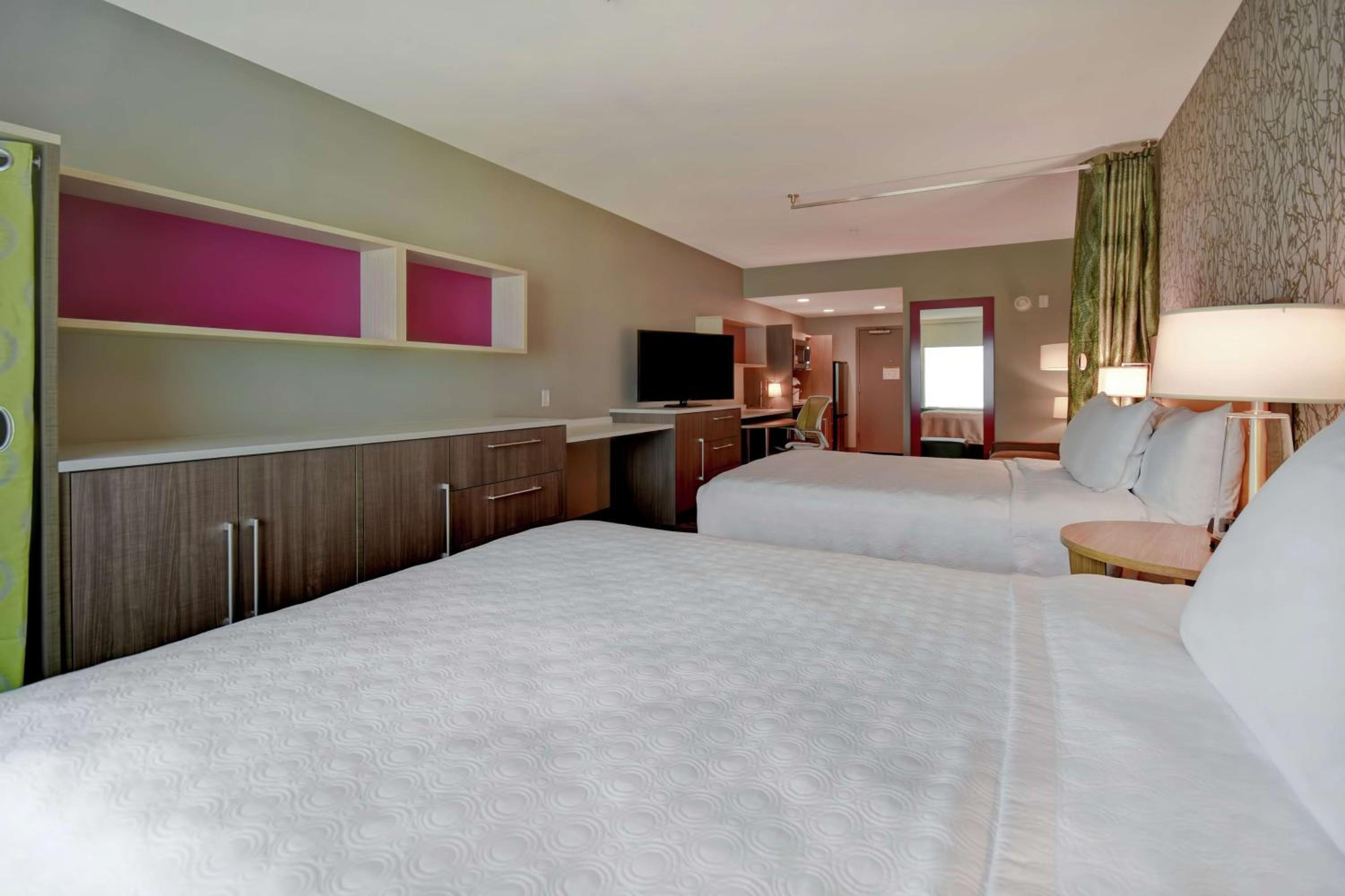 Queen Studio with Two Queen Beds - Non-Smoking - Photo 1