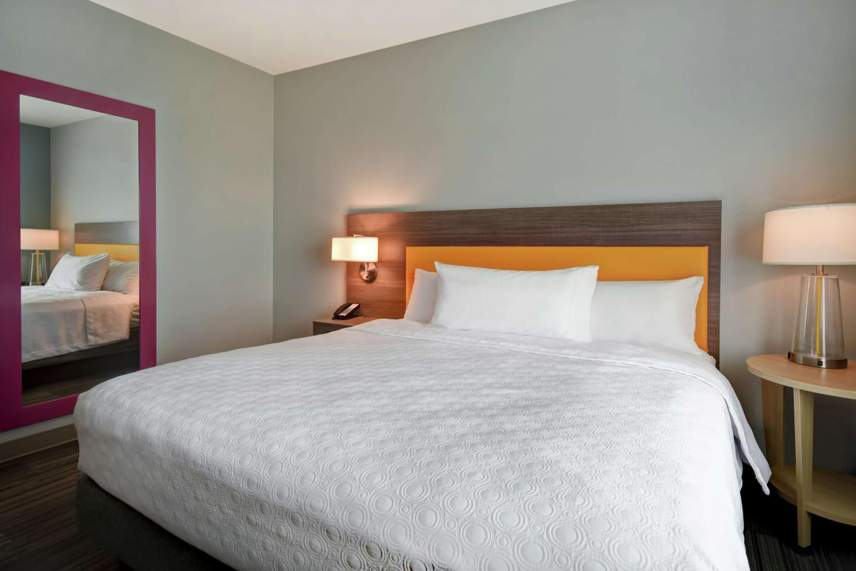 King Suite - Mobility Access/Non-Smoking - Photo 3