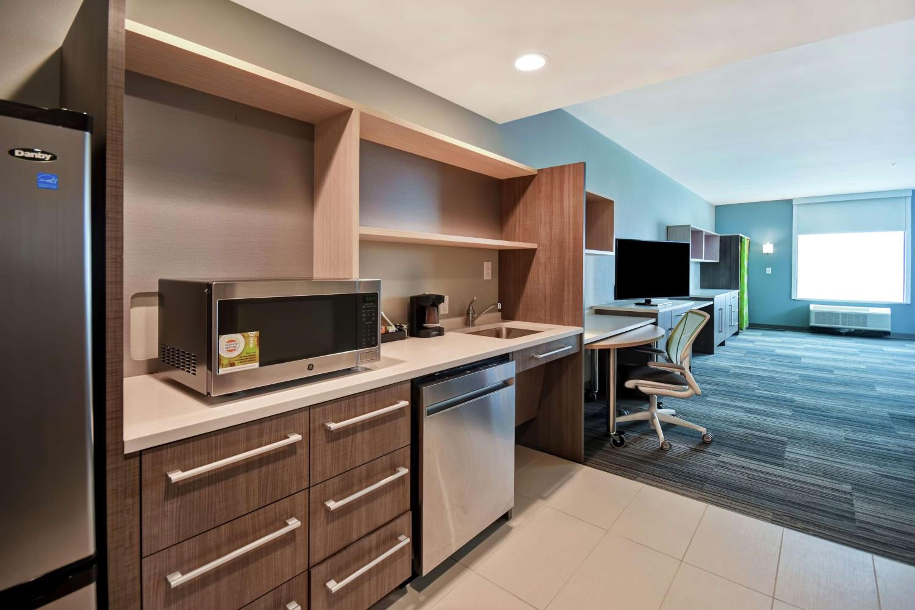 King Studio Suite - Non-Smoking - Photo 2