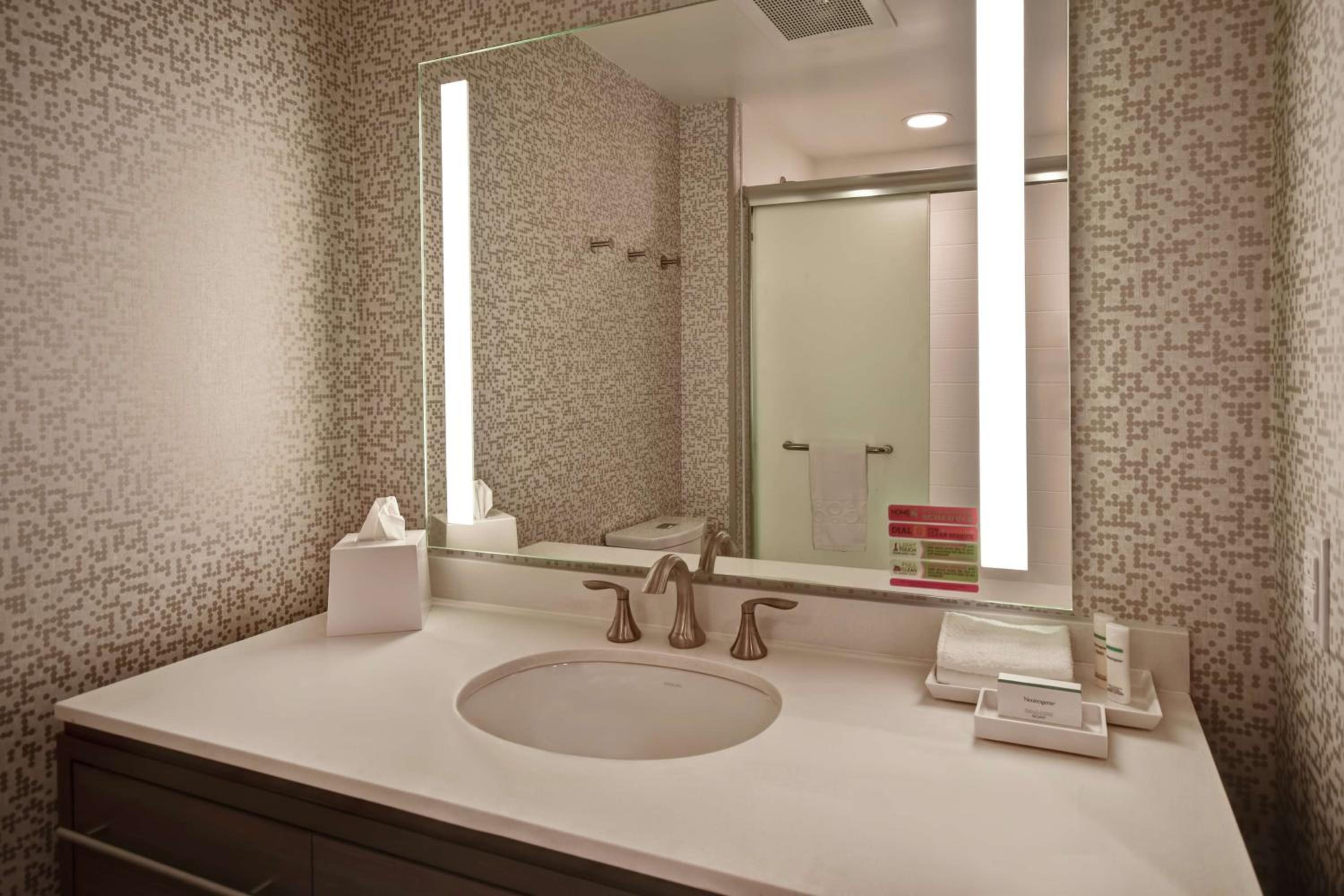 King Studio Suite - Hearing Access/Non-Smoking - Photo 4