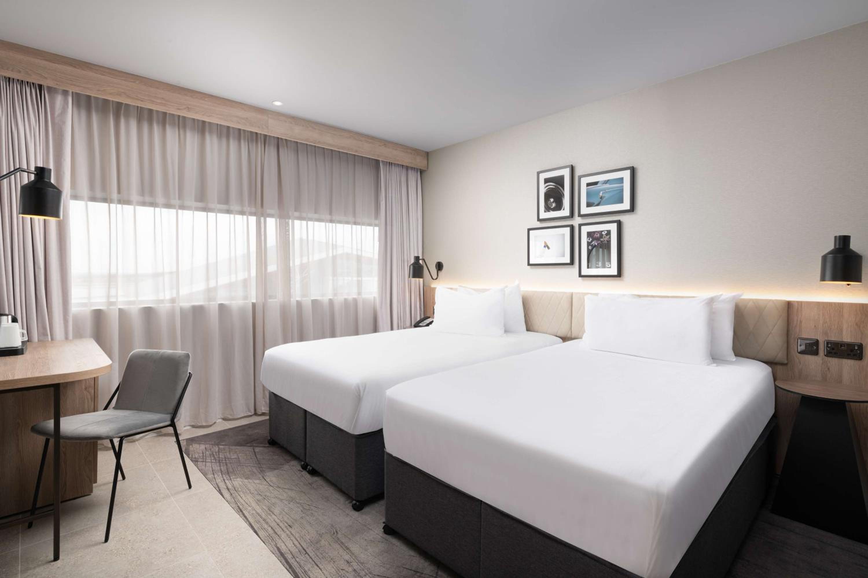 2 Twin Beds Room