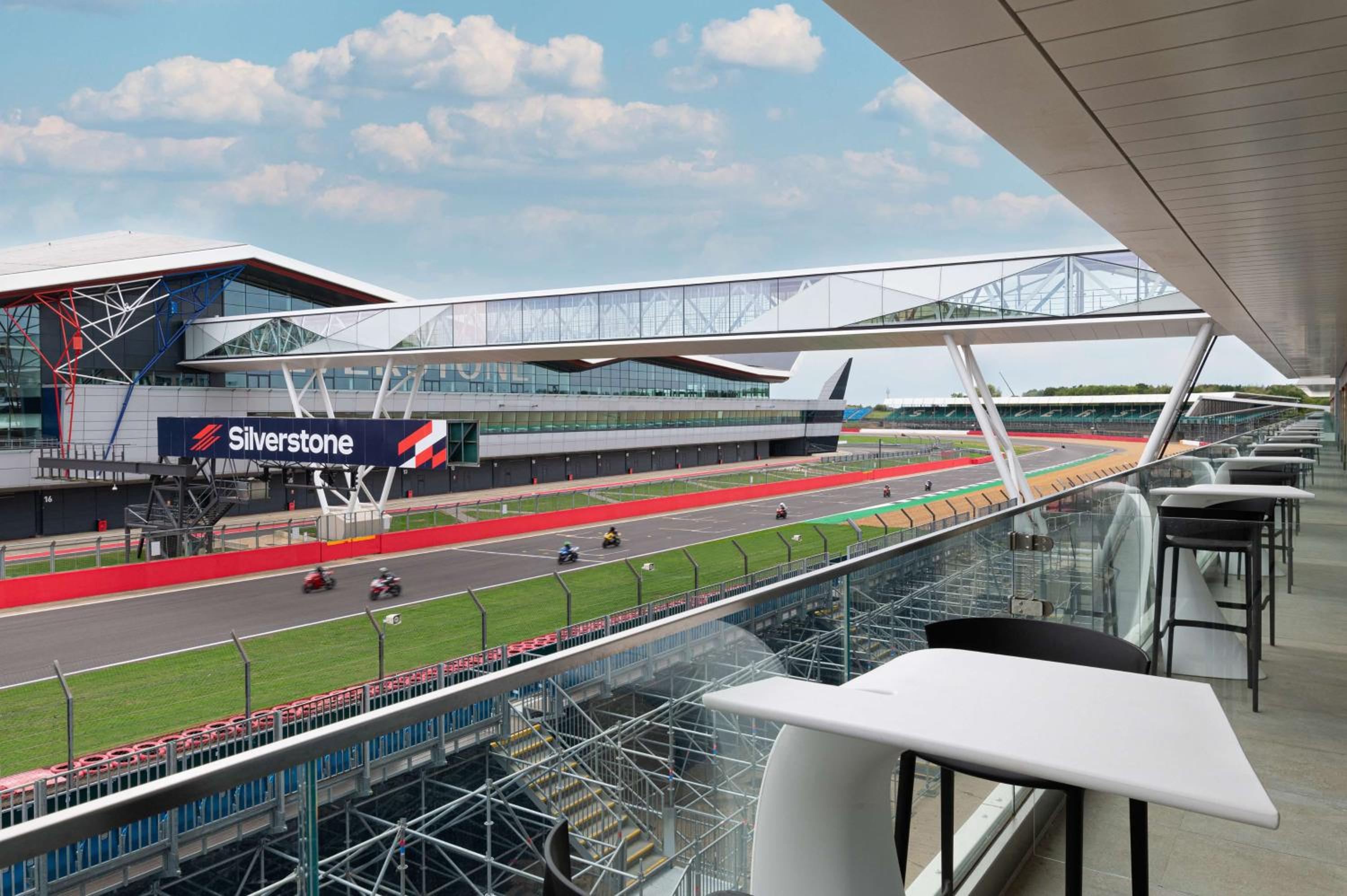 King Room Track Facing with Balcony photo 3