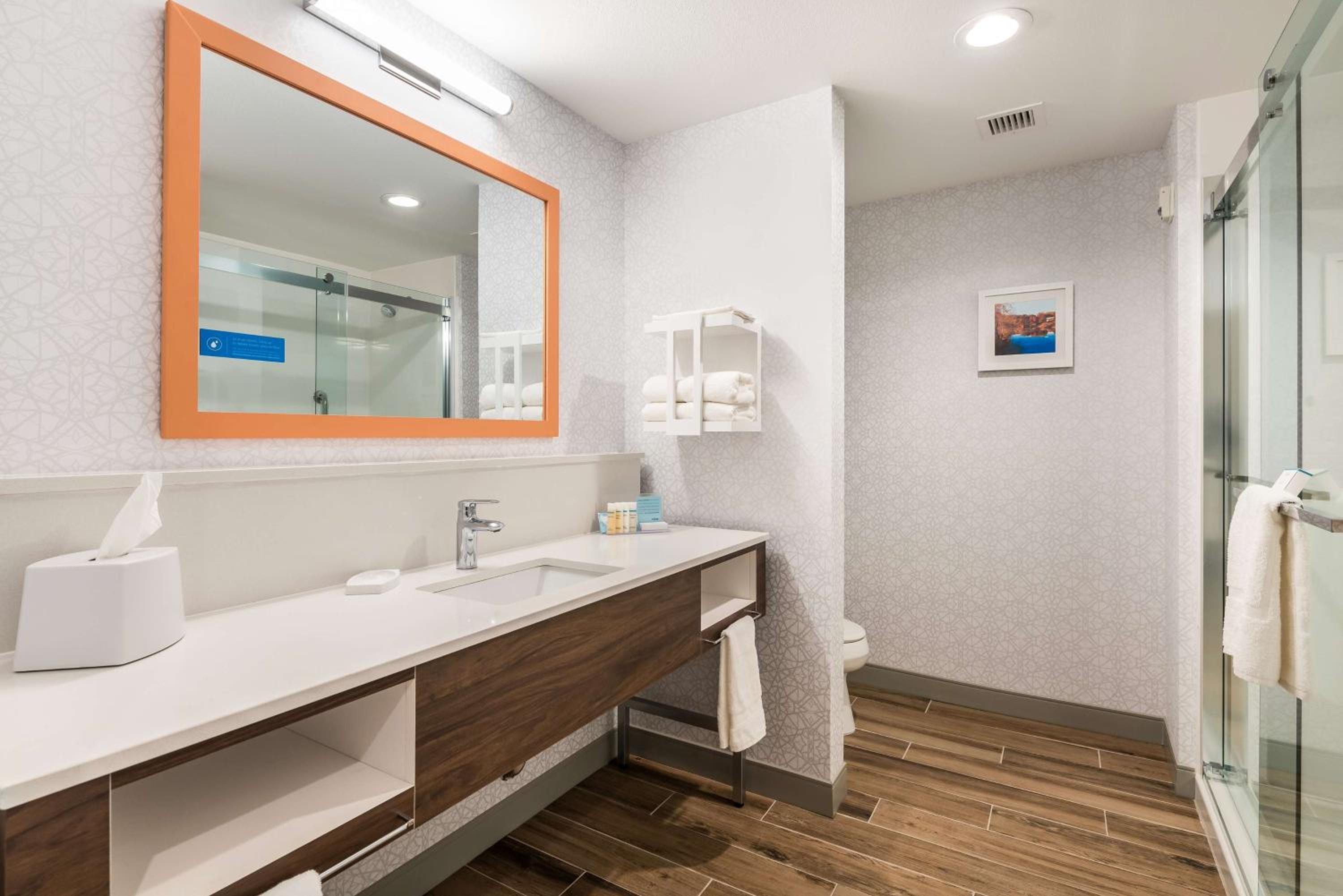 King Room - Hearing Access/Non-Smoking - Photo 2