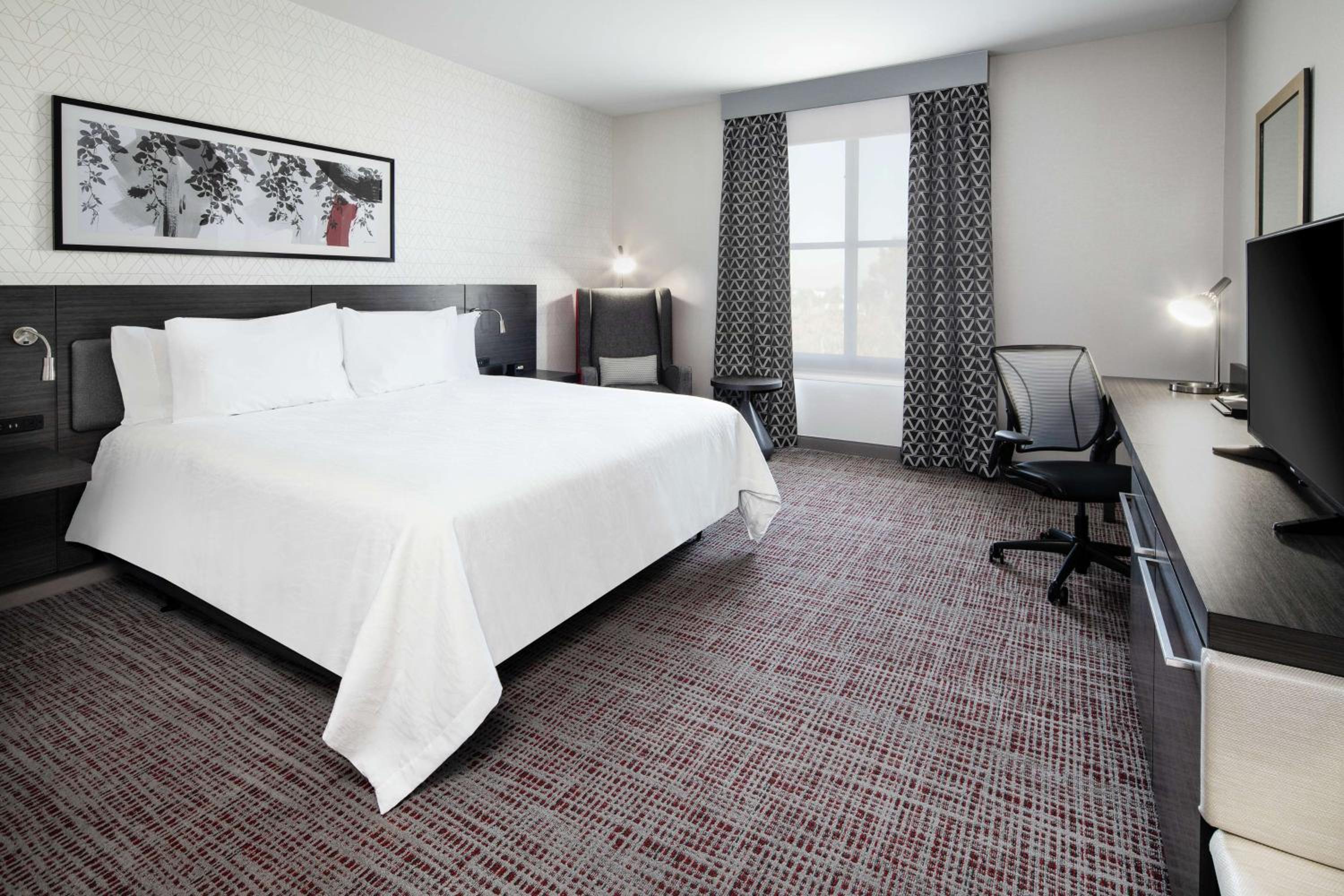 King Room with Accessible Tub - Mobility Access - Photo 6