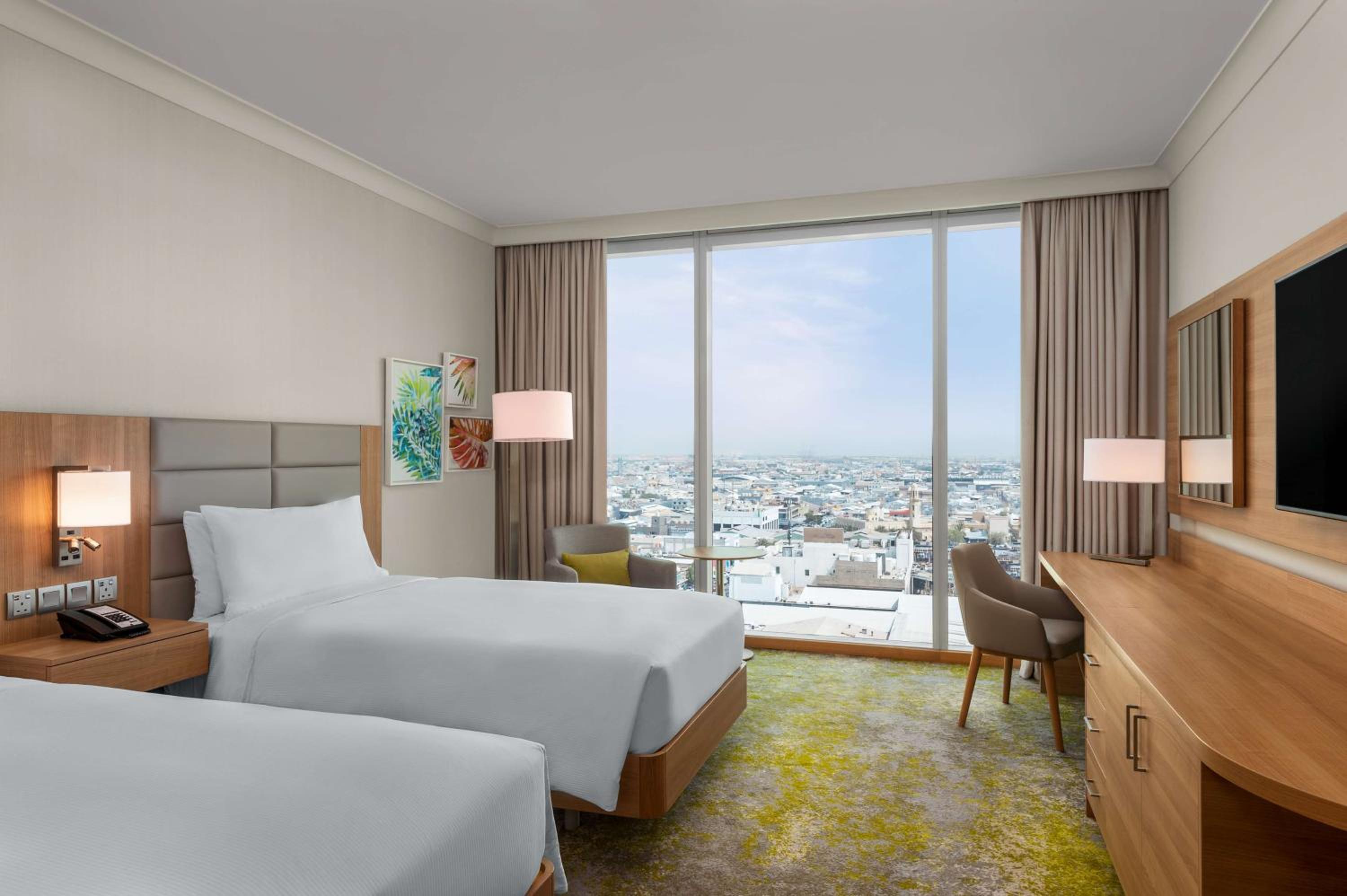 Twin Room with City View - Photo 3