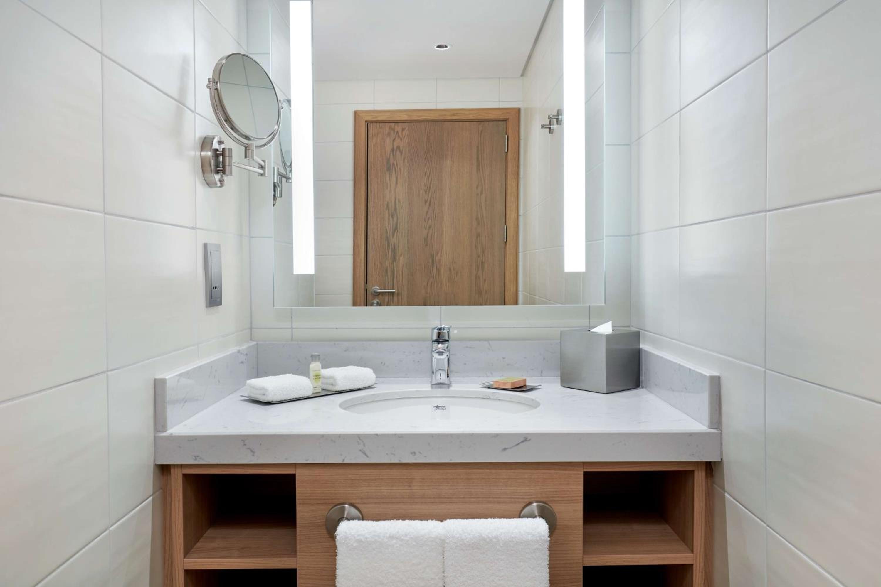 One-Bedroom King Suite - Photo 6