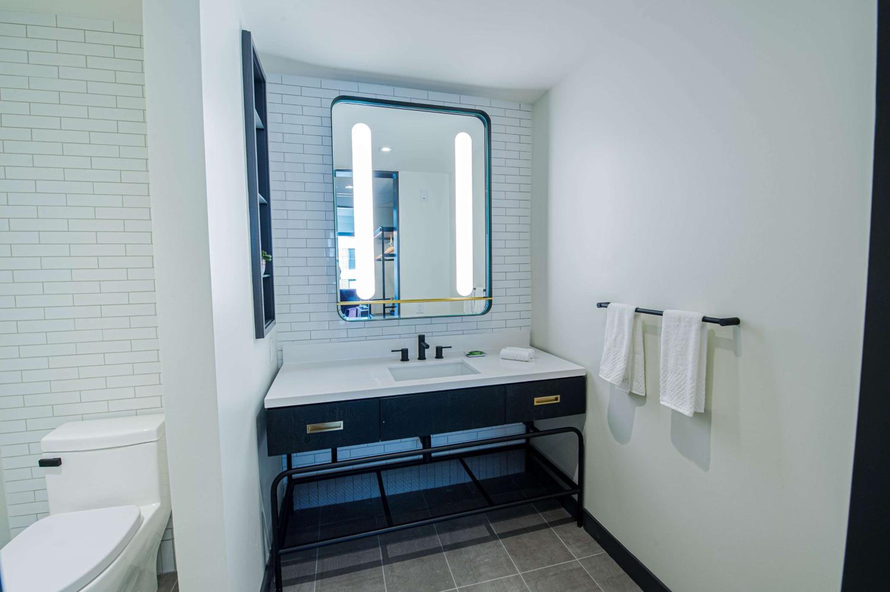 King Suite - Photo 2